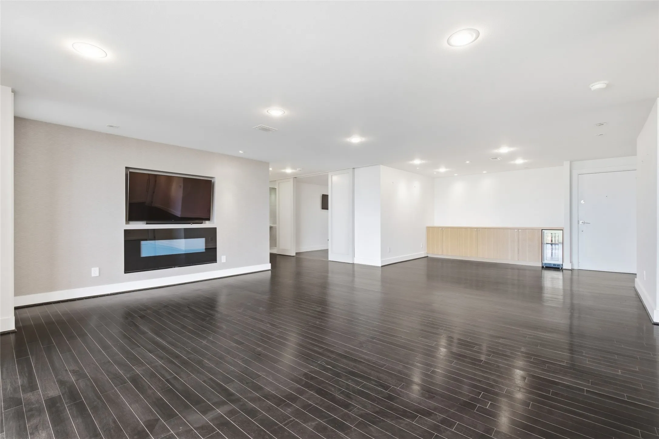 Condominium For Sale in Dallas County , 5200 Keller Springs Road 1331, Dallas, Texas 75248, 2 Bedrooms, 2 Bathrooms, 1 Garage spaces, 2,025 Sqft, built in 1981, Preowned, Price $635,000, mls#21243695, Real Estate Agent in Dallas, Homes For Sale in Dallas county, Homes For Sale in Dallas, Realtor in Dallas Texas, Real Estate Brokerage Independent Realty Texas, Luminita Cordes Realtor