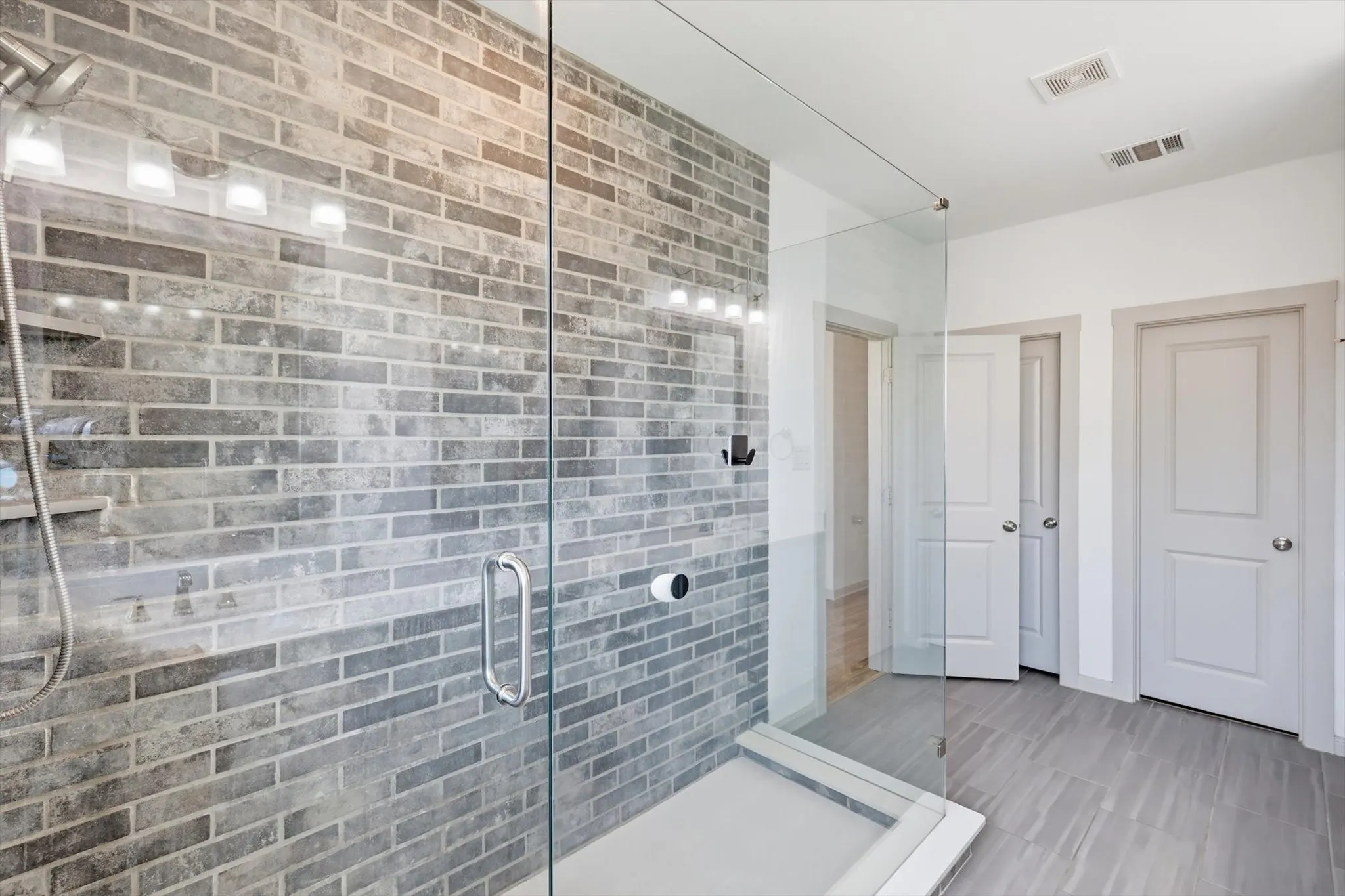 Single Family Residence For Sale in Tarrant County , 241 Harbor Hills Drive, Flower Mound, Texas 75028, 3 Bedrooms, 3 Bathrooms, 2 Garage spaces, 2,421 Sqft, built in 2020, Preowned, Price $598,000, mls#21241114, Real Estate Agent in Flower Mound, Homes For Sale in Tarrant county, Homes For Sale in Flower Mound, Realtor in Flower Mound Texas, Real Estate Brokerage Independent Realty Texas, Luminita Cordes Realtor