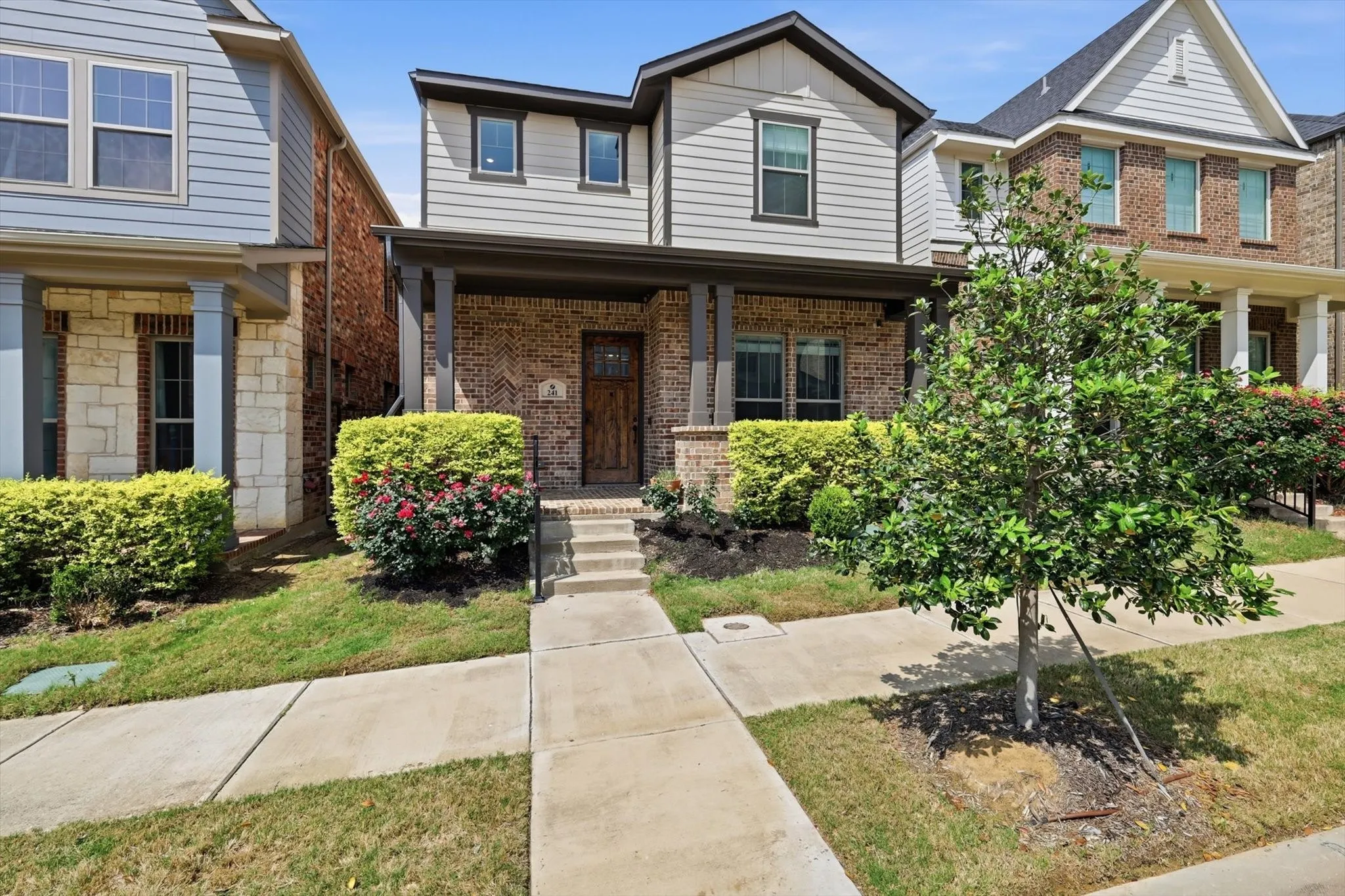 Single Family Residence For Sale in Tarrant County , 241 Harbor Hills Drive, Flower Mound, Texas 75028, 3 Bedrooms, 3 Bathrooms, 2 Garage spaces, 2,421 Sqft, built in 2020, Preowned, Price $598,000, mls#21241114, Real Estate Agent in Flower Mound, Homes For Sale in Tarrant county, Homes For Sale in Flower Mound, Realtor in Flower Mound Texas, Real Estate Brokerage Independent Realty Texas, Luminita Cordes Realtor