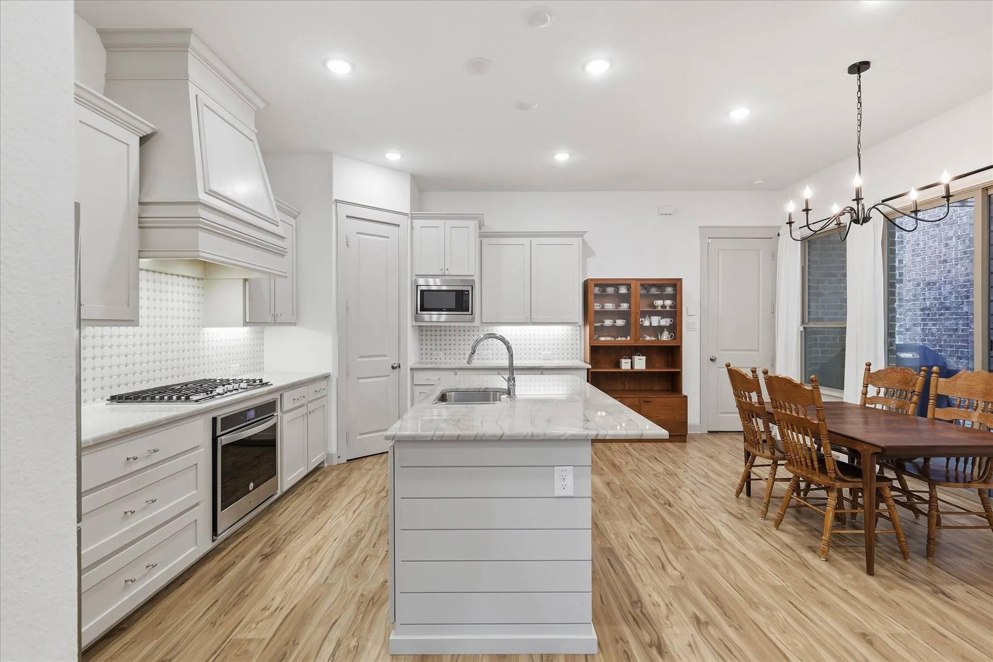 Single Family Residence For Sale in Tarrant County , 241 Harbor Hills Drive, Flower Mound, Texas 75028, 3 Bedrooms, 3 Bathrooms, 2 Garage spaces, 2,421 Sqft, built in 2020, Preowned, Price $598,000, mls#21241114, Real Estate Agent in Flower Mound, Homes For Sale in Tarrant county, Homes For Sale in Flower Mound, Realtor in Flower Mound Texas, Real Estate Brokerage Independent Realty Texas, Luminita Cordes Realtor
