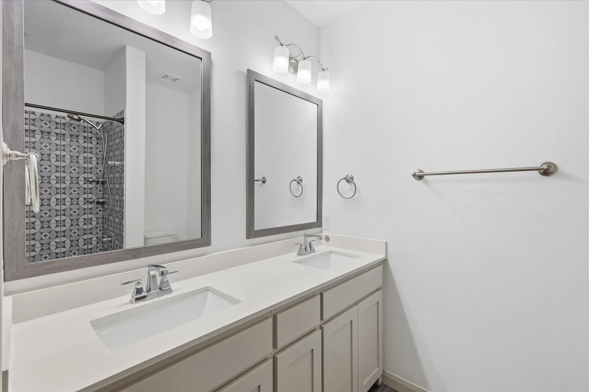 Single Family Residence For Sale in Tarrant County , 241 Harbor Hills Drive, Flower Mound, Texas 75028, 3 Bedrooms, 3 Bathrooms, 2 Garage spaces, 2,421 Sqft, built in 2020, Preowned, Price $598,000, mls#21241114, Real Estate Agent in Flower Mound, Homes For Sale in Tarrant county, Homes For Sale in Flower Mound, Realtor in Flower Mound Texas, Real Estate Brokerage Independent Realty Texas, Luminita Cordes Realtor