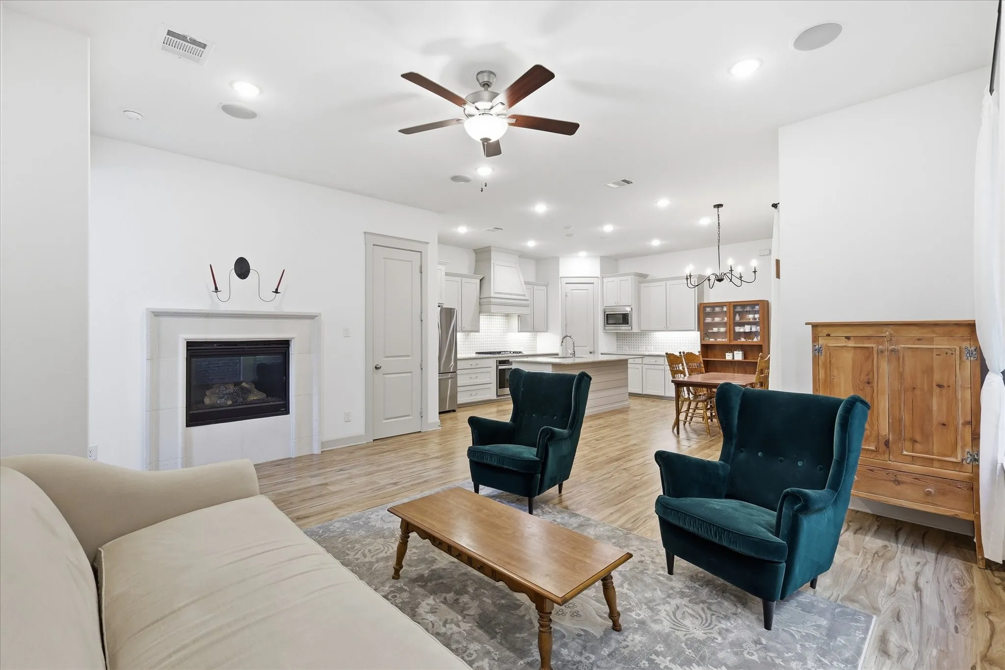 Single Family Residence For Sale in Tarrant County , 241 Harbor Hills Drive, Flower Mound, Texas 75028, 3 Bedrooms, 3 Bathrooms, 2 Garage spaces, 2,421 Sqft, built in 2020, Preowned, Price $598,000, mls#21241114, Real Estate Agent in Flower Mound, Homes For Sale in Tarrant county, Homes For Sale in Flower Mound, Realtor in Flower Mound Texas, Real Estate Brokerage Independent Realty Texas, Luminita Cordes Realtor