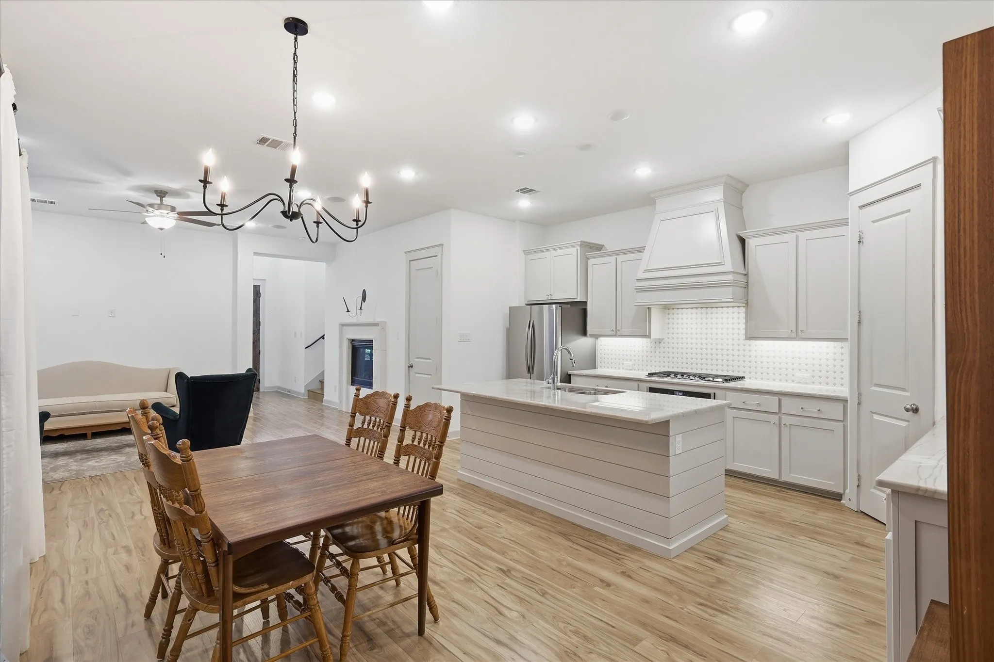Single Family Residence For Sale in Tarrant County , 241 Harbor Hills Drive, Flower Mound, Texas 75028, 3 Bedrooms, 3 Bathrooms, 2 Garage spaces, 2,421 Sqft, built in 2020, Preowned, Price $598,000, mls#21241114, Real Estate Agent in Flower Mound, Homes For Sale in Tarrant county, Homes For Sale in Flower Mound, Realtor in Flower Mound Texas, Real Estate Brokerage Independent Realty Texas, Luminita Cordes Realtor