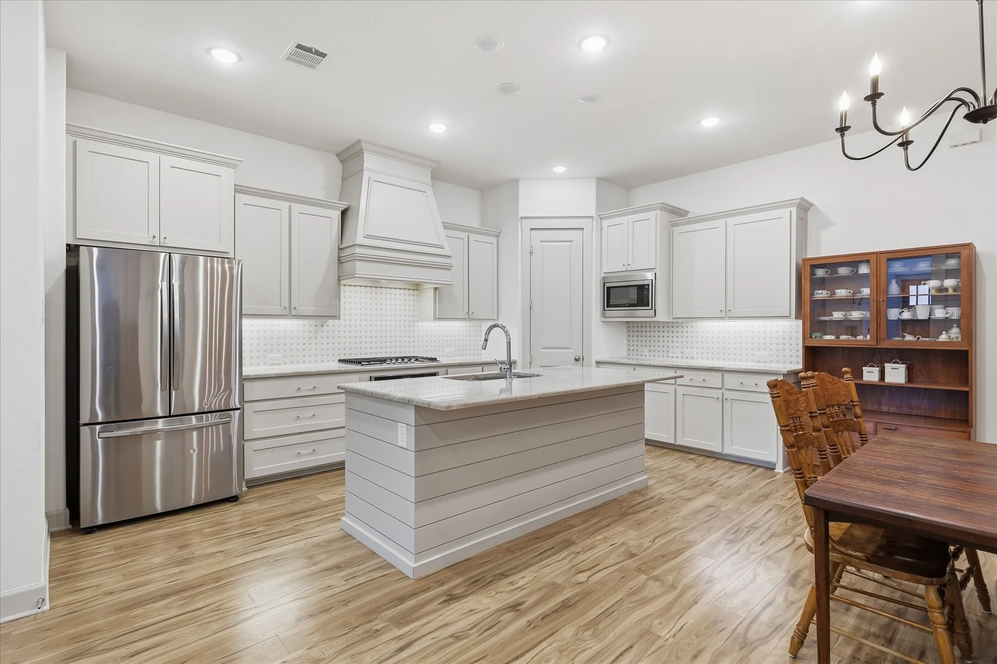 Single Family Residence For Sale in Tarrant County , 241 Harbor Hills Drive, Flower Mound, Texas 75028, 3 Bedrooms, 3 Bathrooms, 2 Garage spaces, 2,421 Sqft, built in 2020, Preowned, Price $598,000, mls#21241114, Real Estate Agent in Flower Mound, Homes For Sale in Tarrant county, Homes For Sale in Flower Mound, Realtor in Flower Mound Texas, Real Estate Brokerage Independent Realty Texas, Luminita Cordes Realtor