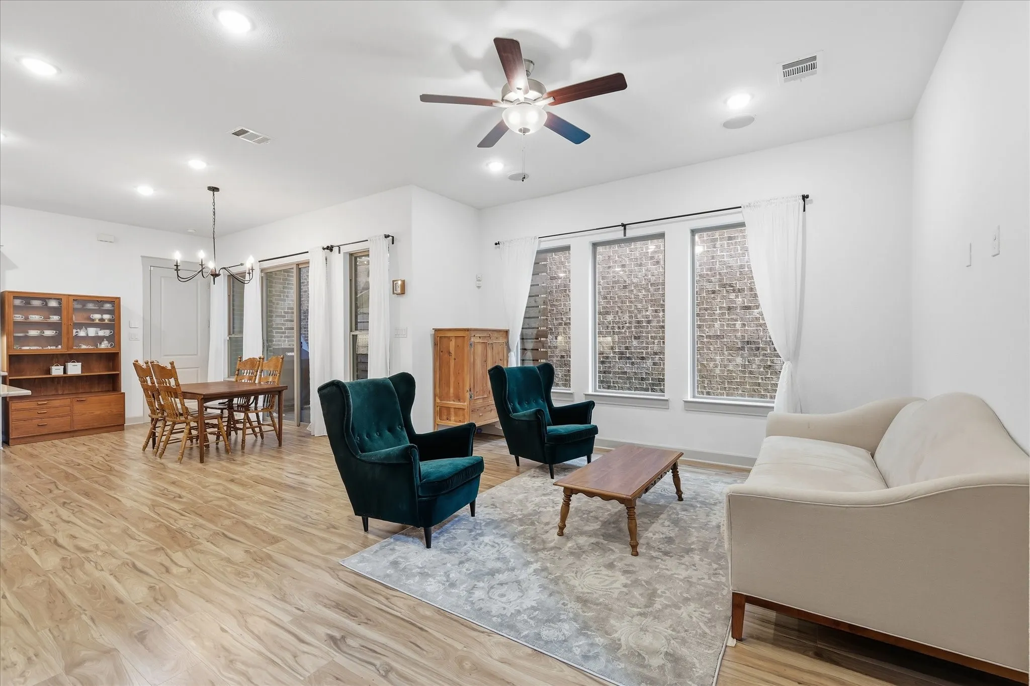 Single Family Residence For Sale in Tarrant County , 241 Harbor Hills Drive, Flower Mound, Texas 75028, 3 Bedrooms, 3 Bathrooms, 2 Garage spaces, 2,421 Sqft, built in 2020, Preowned, Price $598,000, mls#21241114, Real Estate Agent in Flower Mound, Homes For Sale in Tarrant county, Homes For Sale in Flower Mound, Realtor in Flower Mound Texas, Real Estate Brokerage Independent Realty Texas, Luminita Cordes Realtor