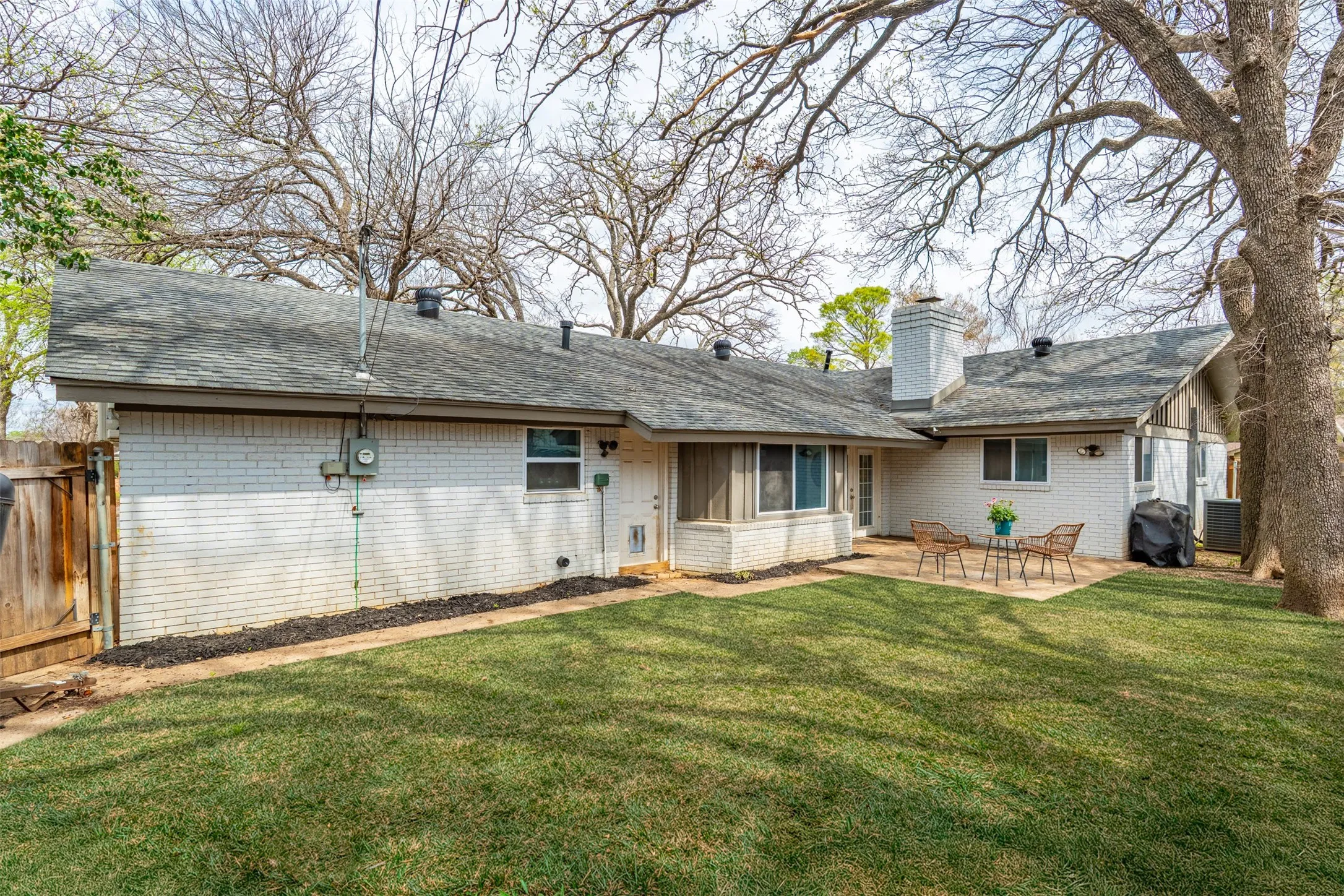 Spacious backyard! This green grass has been digitally added to this photo.