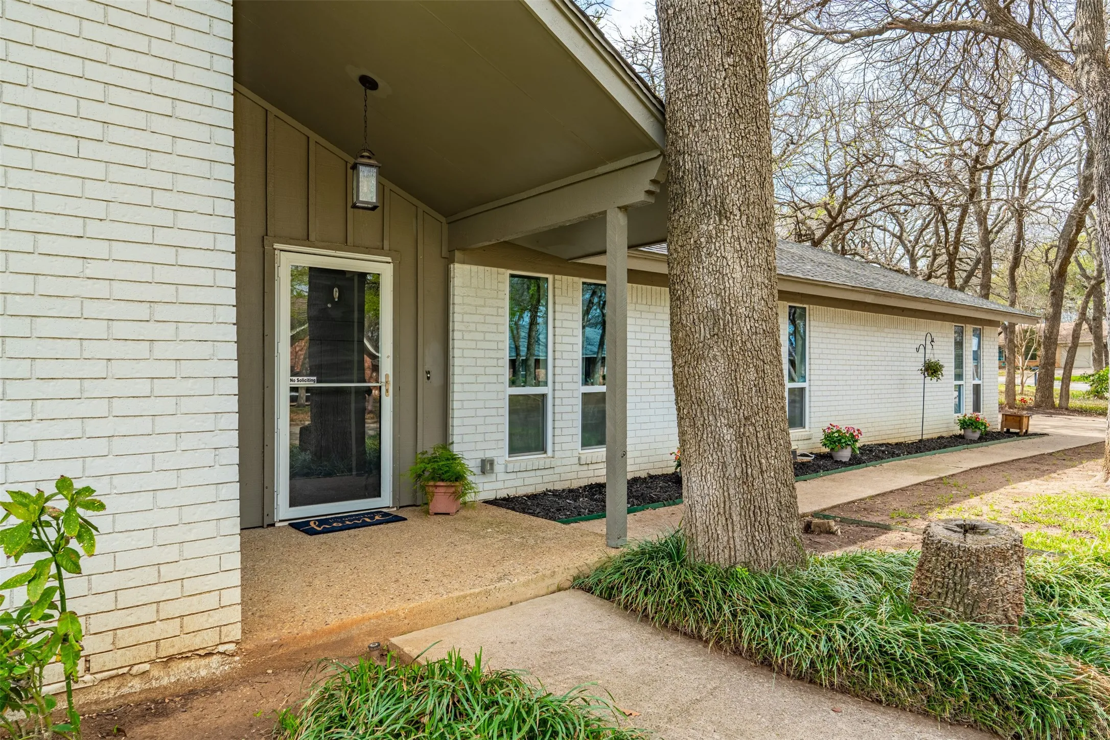 This cute entry way is complimented by the mature trees in the front yard!