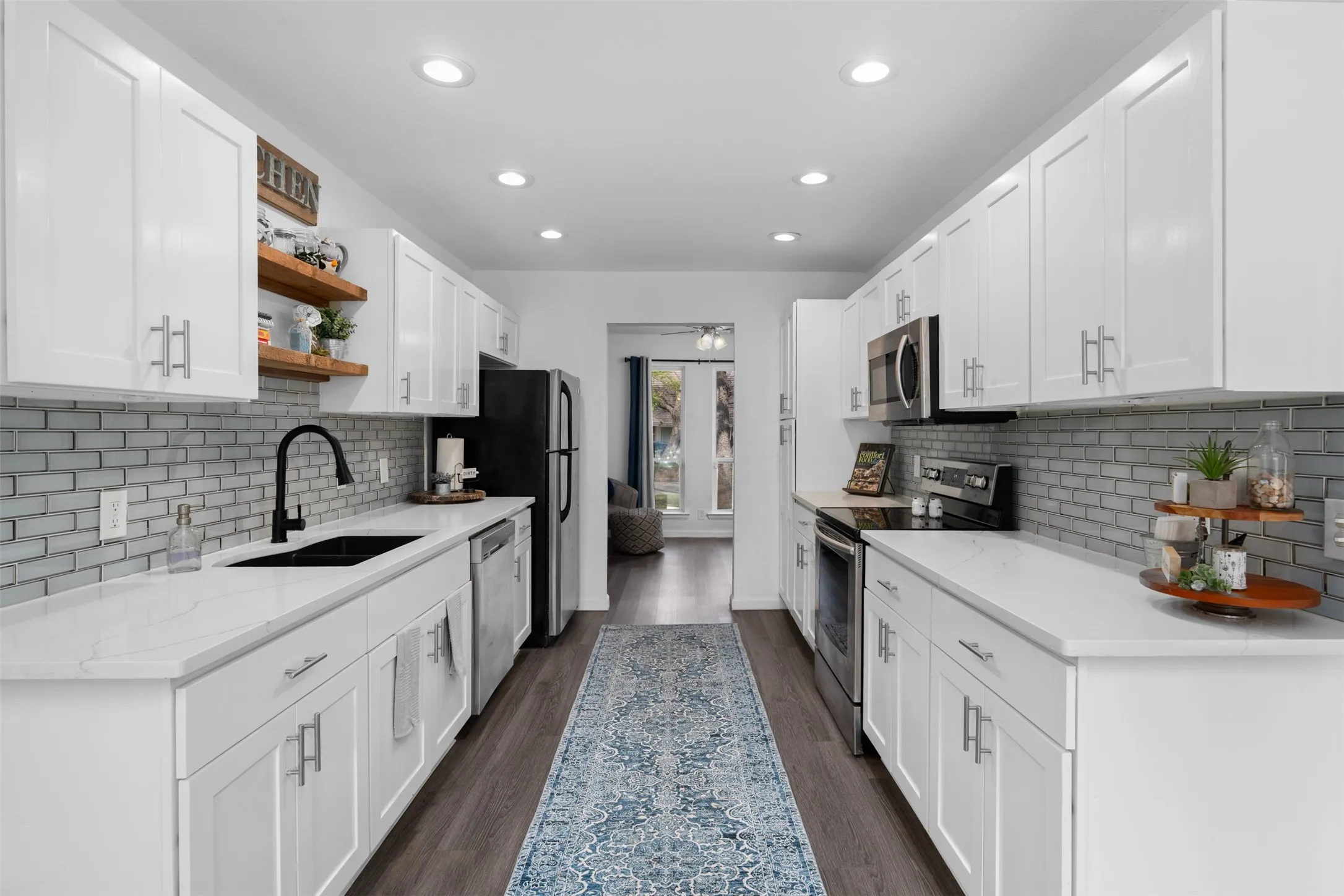 Beautiful and large kitchen with tons of great cabinet space!