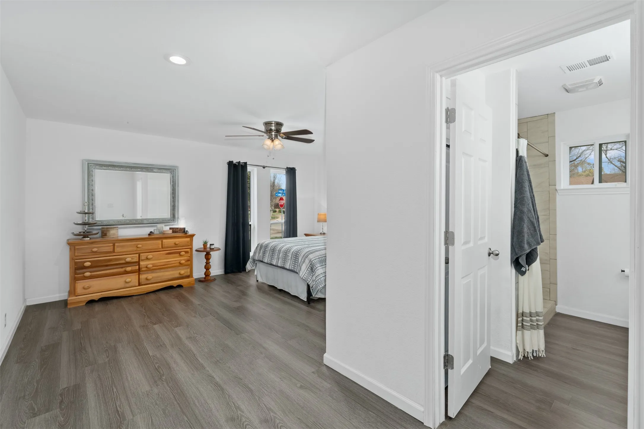 Large primary bedroom with a grogeous ensuite bathroom!