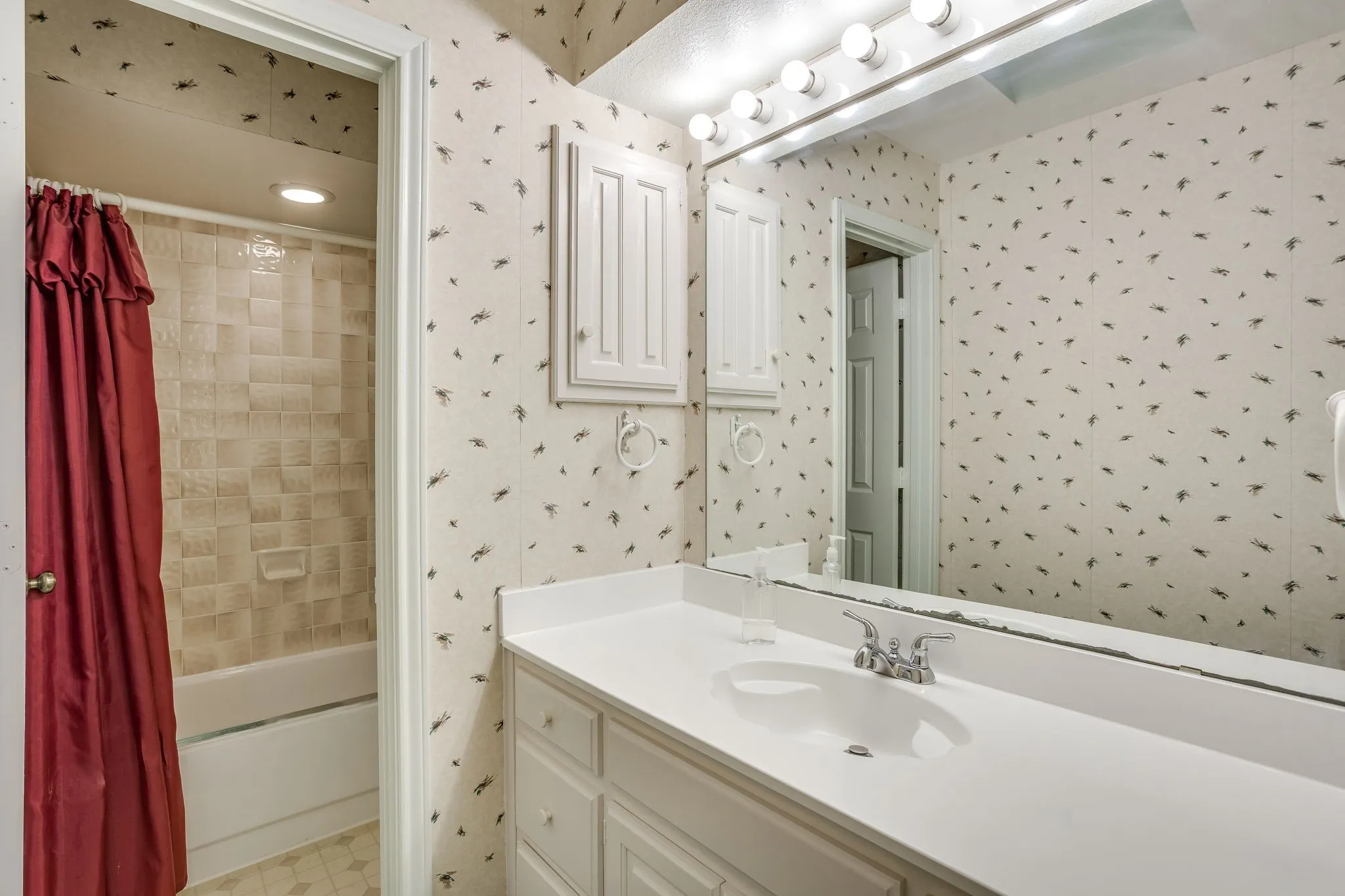 Single Family Residence For Sale in Dallas County , 2317 Willow Oak Drive, Irving, Texas 75060, 4 Bedroom, 4 Bathroom, 2 Garage spaces, 2,671 Sqft, built in 1984, mls#21243112, Real Estate Agent in Irving, Homes For Sale in Dallas county, Homes For Sale in Irving, Realtor in Irving Texas, Real Estate Brokerage Independent Realty Texas, Luminita Cordes Realtor