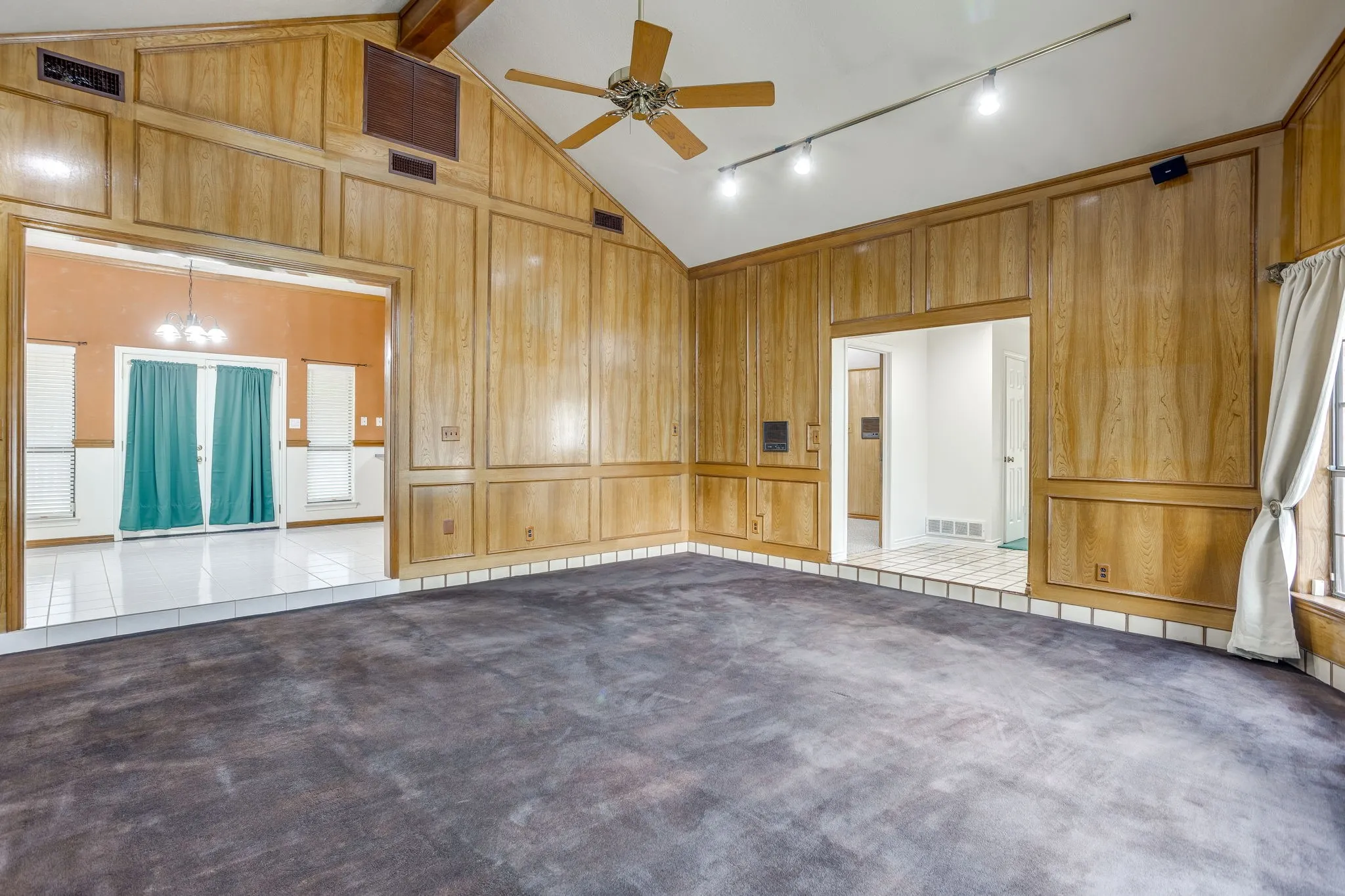 Single Family Residence For Sale in Dallas County , 2317 Willow Oak Drive, Irving, Texas 75060, 4 Bedroom, 4 Bathroom, 2 Garage spaces, 2,671 Sqft, built in 1984, mls#21243112, Real Estate Agent in Irving, Homes For Sale in Dallas county, Homes For Sale in Irving, Realtor in Irving Texas, Real Estate Brokerage Independent Realty Texas, Luminita Cordes Realtor