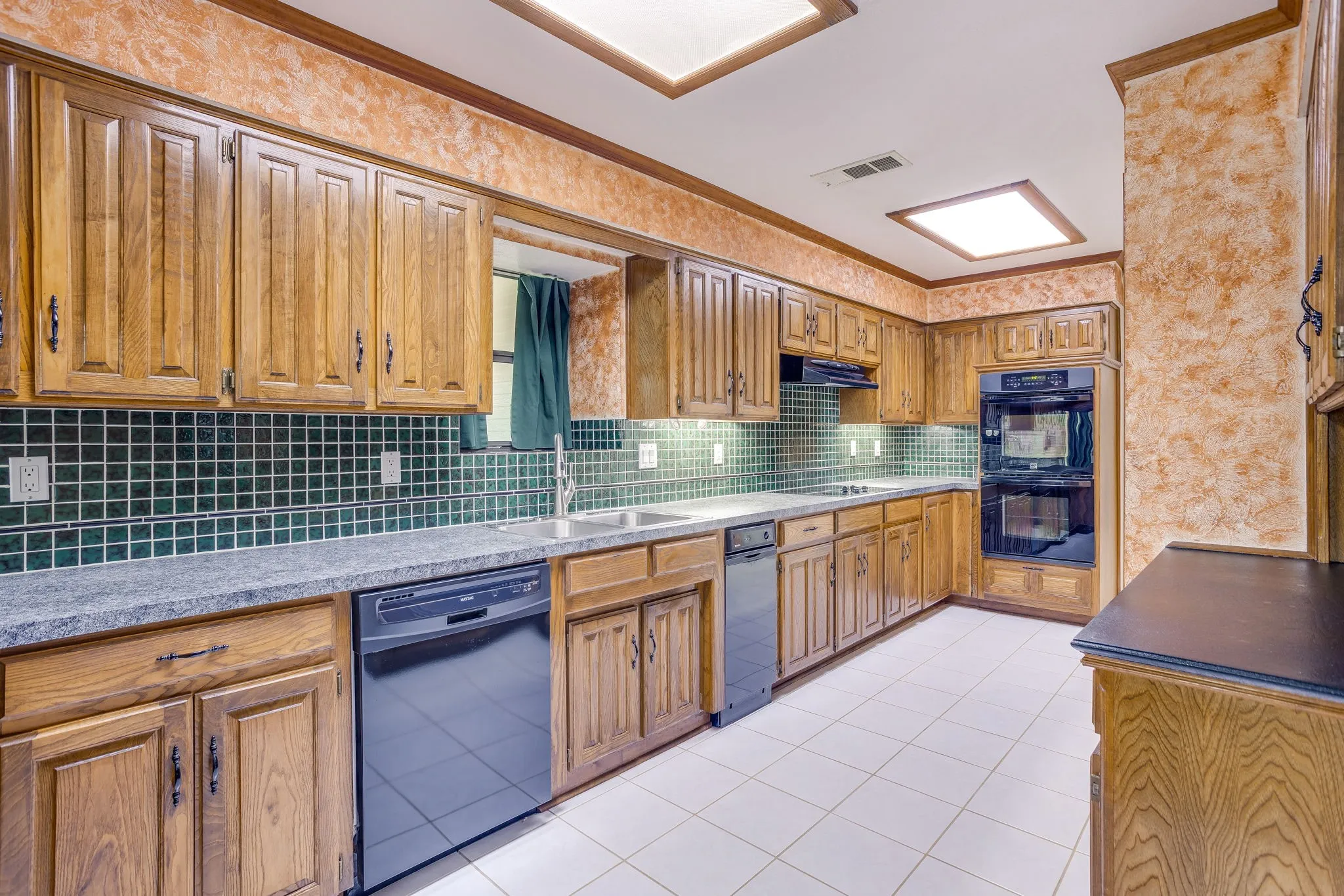 Single Family Residence For Sale in Dallas County , 2317 Willow Oak Drive, Irving, Texas 75060, 4 Bedroom, 4 Bathroom, 2 Garage spaces, 2,671 Sqft, built in 1984, mls#21243112, Real Estate Agent in Irving, Homes For Sale in Dallas county, Homes For Sale in Irving, Realtor in Irving Texas, Real Estate Brokerage Independent Realty Texas, Luminita Cordes Realtor