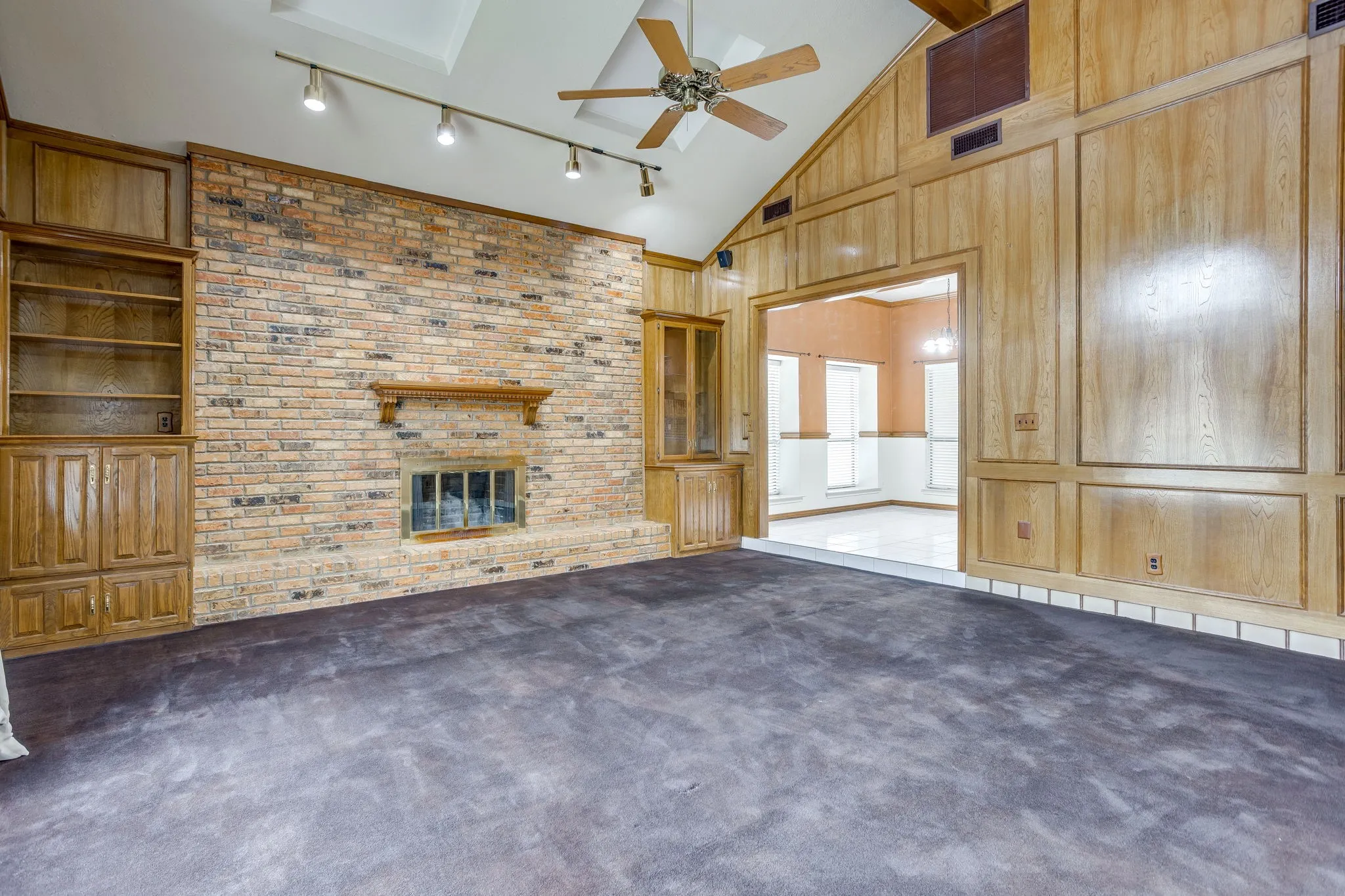 Single Family Residence For Sale in Dallas County , 2317 Willow Oak Drive, Irving, Texas 75060, 4 Bedroom, 4 Bathroom, 2 Garage spaces, 2,671 Sqft, built in 1984, mls#21243112, Real Estate Agent in Irving, Homes For Sale in Dallas county, Homes For Sale in Irving, Realtor in Irving Texas, Real Estate Brokerage Independent Realty Texas, Luminita Cordes Realtor