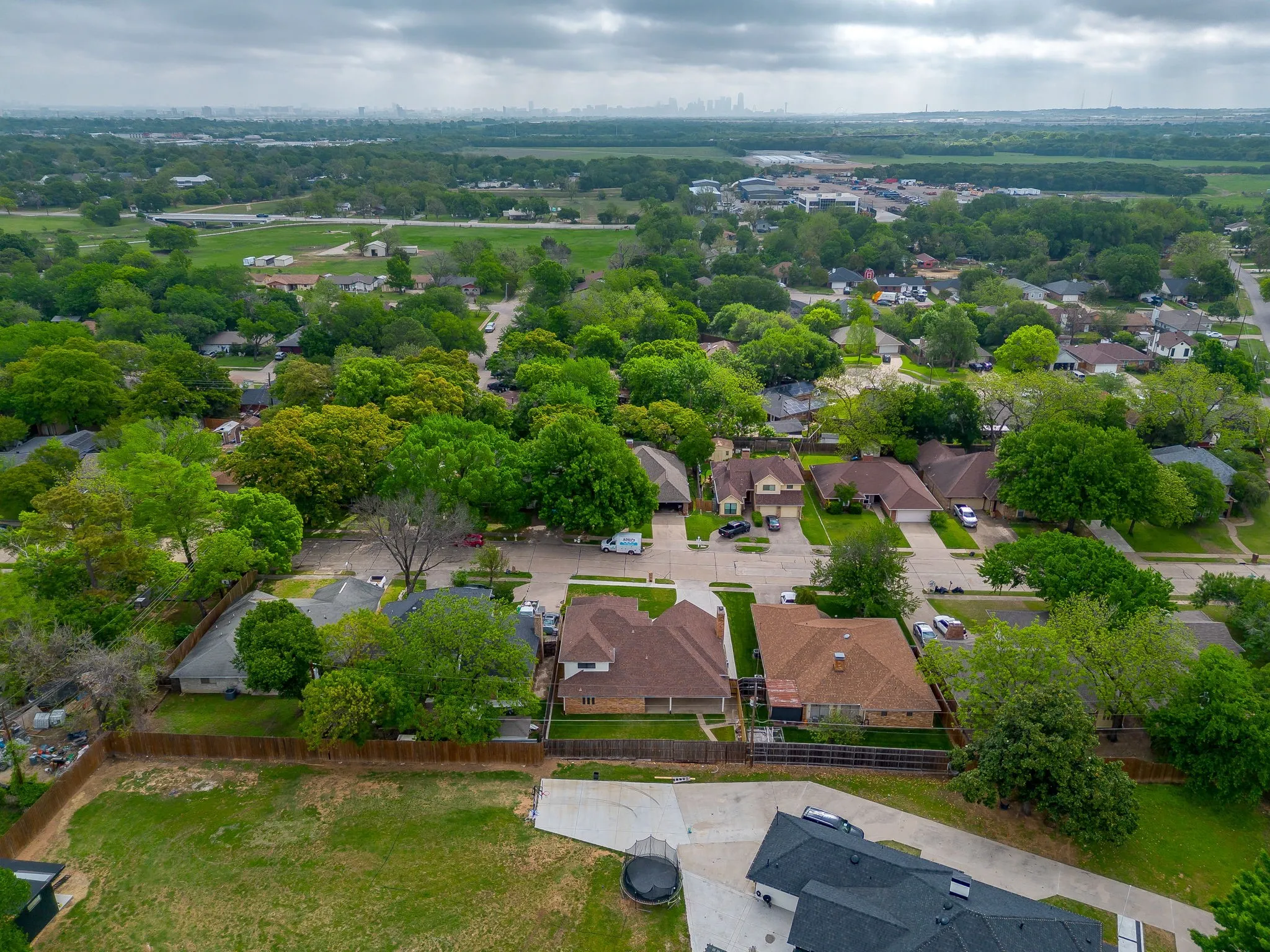 Single Family Residence For Sale in Dallas County , 2317 Willow Oak Drive, Irving, Texas 75060, 4 Bedroom, 4 Bathroom, 2 Garage spaces, 2,671 Sqft, built in 1984, mls#21243112, Real Estate Agent in Irving, Homes For Sale in Dallas county, Homes For Sale in Irving, Realtor in Irving Texas, Real Estate Brokerage Independent Realty Texas, Luminita Cordes Realtor