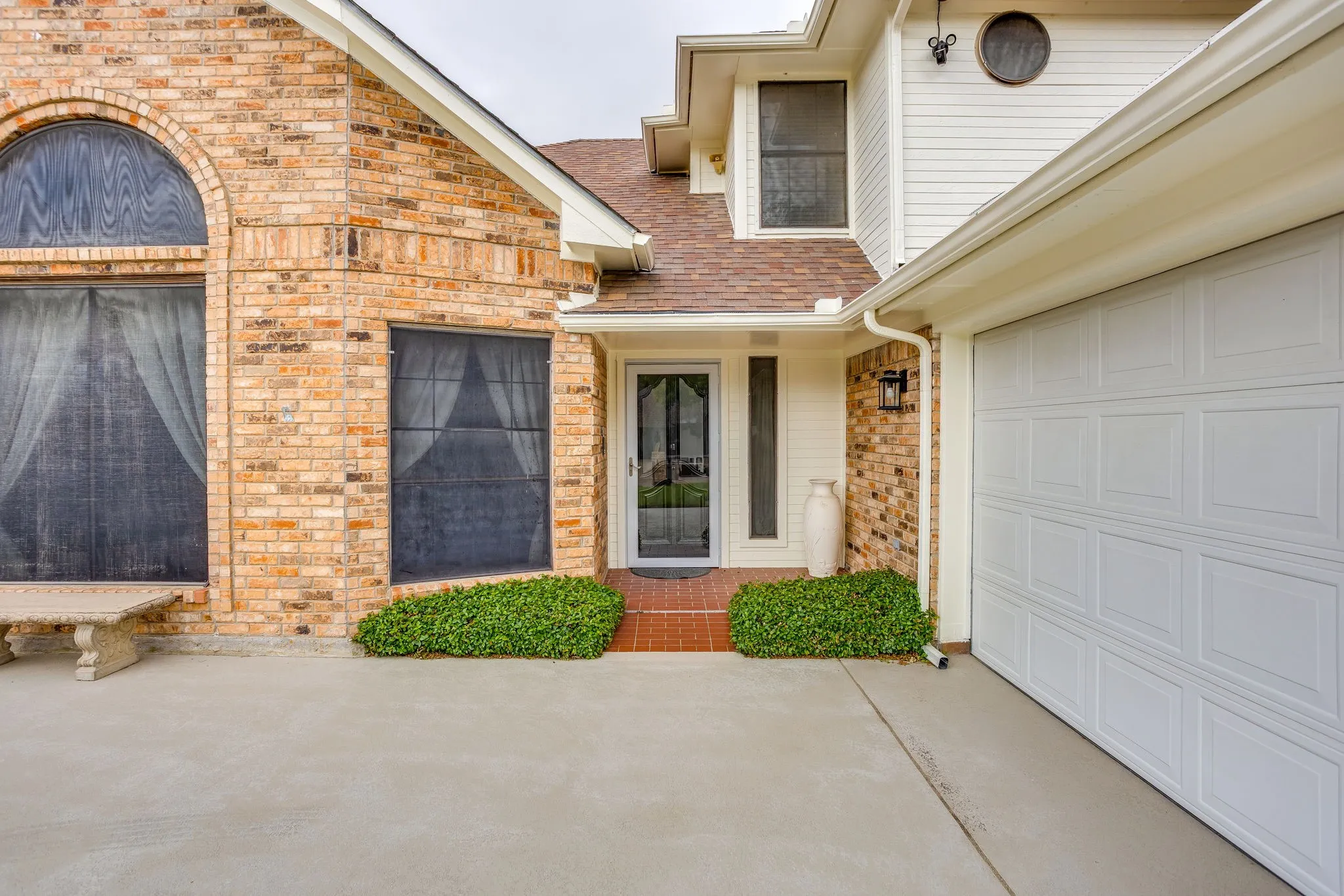Single Family Residence For Sale in Dallas County , 2317 Willow Oak Drive, Irving, Texas 75060, 4 Bedroom, 4 Bathroom, 2 Garage spaces, 2,671 Sqft, built in 1984, mls#21243112, Real Estate Agent in Irving, Homes For Sale in Dallas county, Homes For Sale in Irving, Realtor in Irving Texas, Real Estate Brokerage Independent Realty Texas, Luminita Cordes Realtor