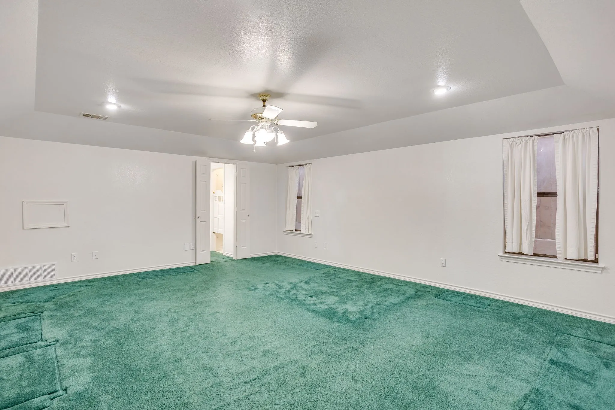 Single Family Residence For Sale in Dallas County , 2317 Willow Oak Drive, Irving, Texas 75060, 4 Bedroom, 4 Bathroom, 2 Garage spaces, 2,671 Sqft, built in 1984, mls#21243112, Real Estate Agent in Irving, Homes For Sale in Dallas county, Homes For Sale in Irving, Realtor in Irving Texas, Real Estate Brokerage Independent Realty Texas, Luminita Cordes Realtor