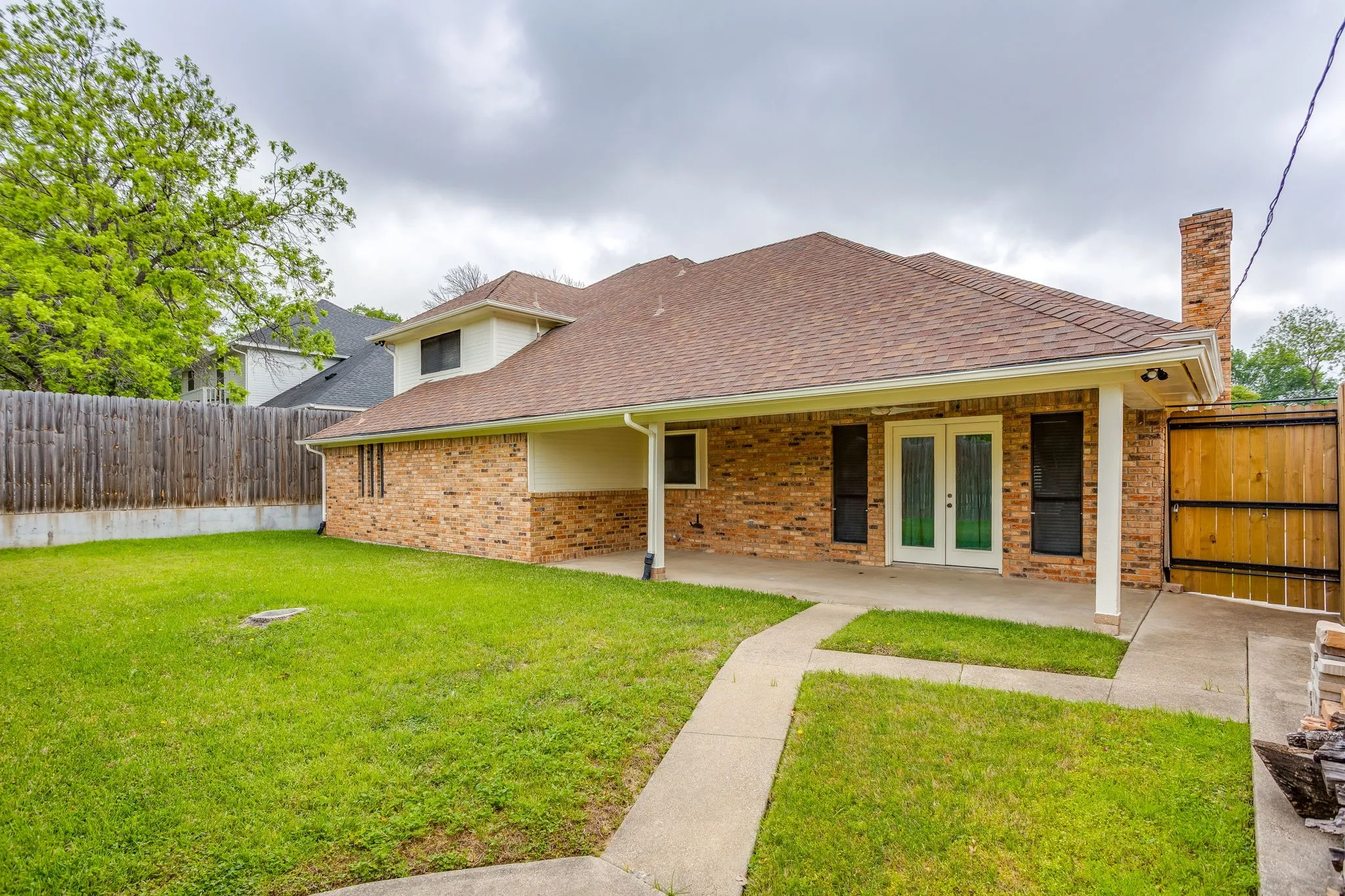 Single Family Residence For Sale in Dallas County , 2317 Willow Oak Drive, Irving, Texas 75060, 4 Bedroom, 4 Bathroom, 2 Garage spaces, 2,671 Sqft, built in 1984, mls#21243112, Real Estate Agent in Irving, Homes For Sale in Dallas county, Homes For Sale in Irving, Realtor in Irving Texas, Real Estate Brokerage Independent Realty Texas, Luminita Cordes Realtor