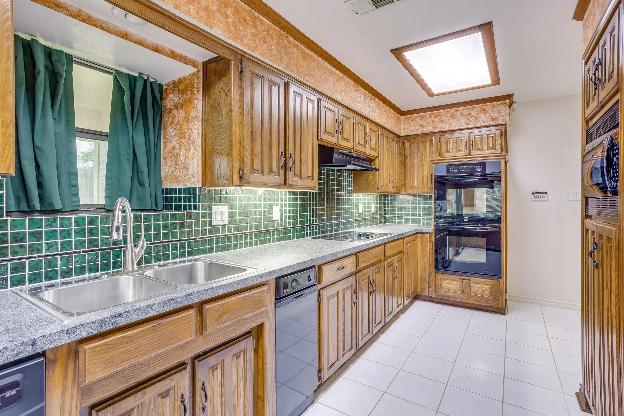 Single Family Residence For Sale in Dallas County , 2317 Willow Oak Drive, Irving, Texas 75060, 4 Bedroom, 4 Bathroom, 2 Garage spaces, 2,671 Sqft, built in 1984, mls#21243112, Real Estate Agent in Irving, Homes For Sale in Dallas county, Homes For Sale in Irving, Realtor in Irving Texas, Real Estate Brokerage Independent Realty Texas, Luminita Cordes Realtor