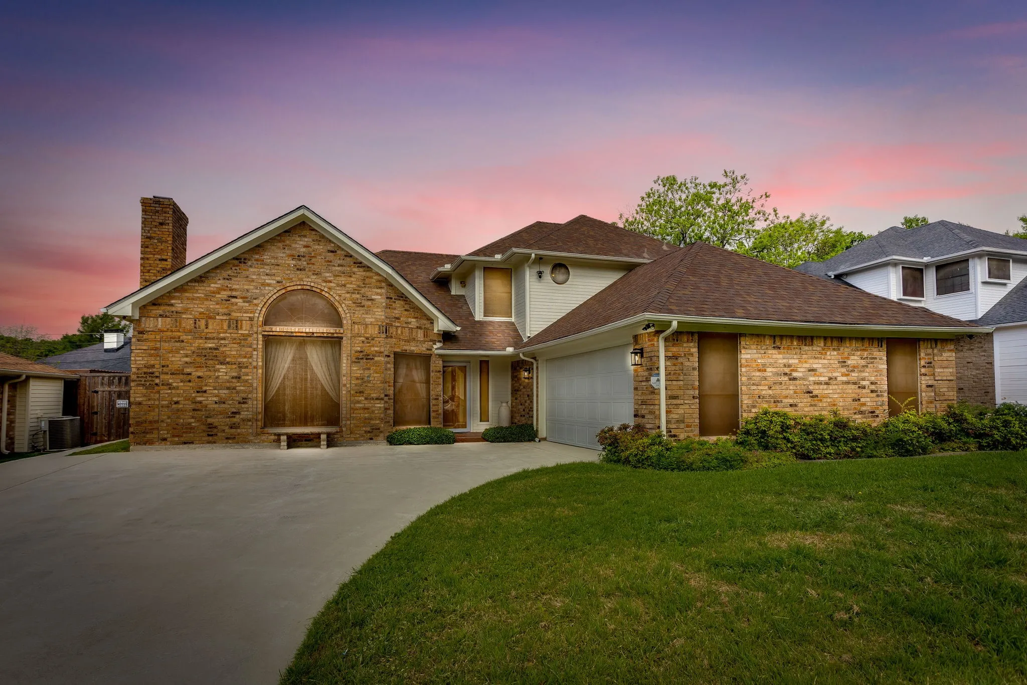 Single Family Residence For Sale in Dallas County , 2317 Willow Oak Drive, Irving, Texas 75060, 4 Bedroom, 4 Bathroom, 2 Garage spaces, 2,671 Sqft, built in 1984, mls#21243112, Real Estate Agent in Irving, Homes For Sale in Dallas county, Homes For Sale in Irving, Realtor in Irving Texas, Real Estate Brokerage Independent Realty Texas, Luminita Cordes Realtor