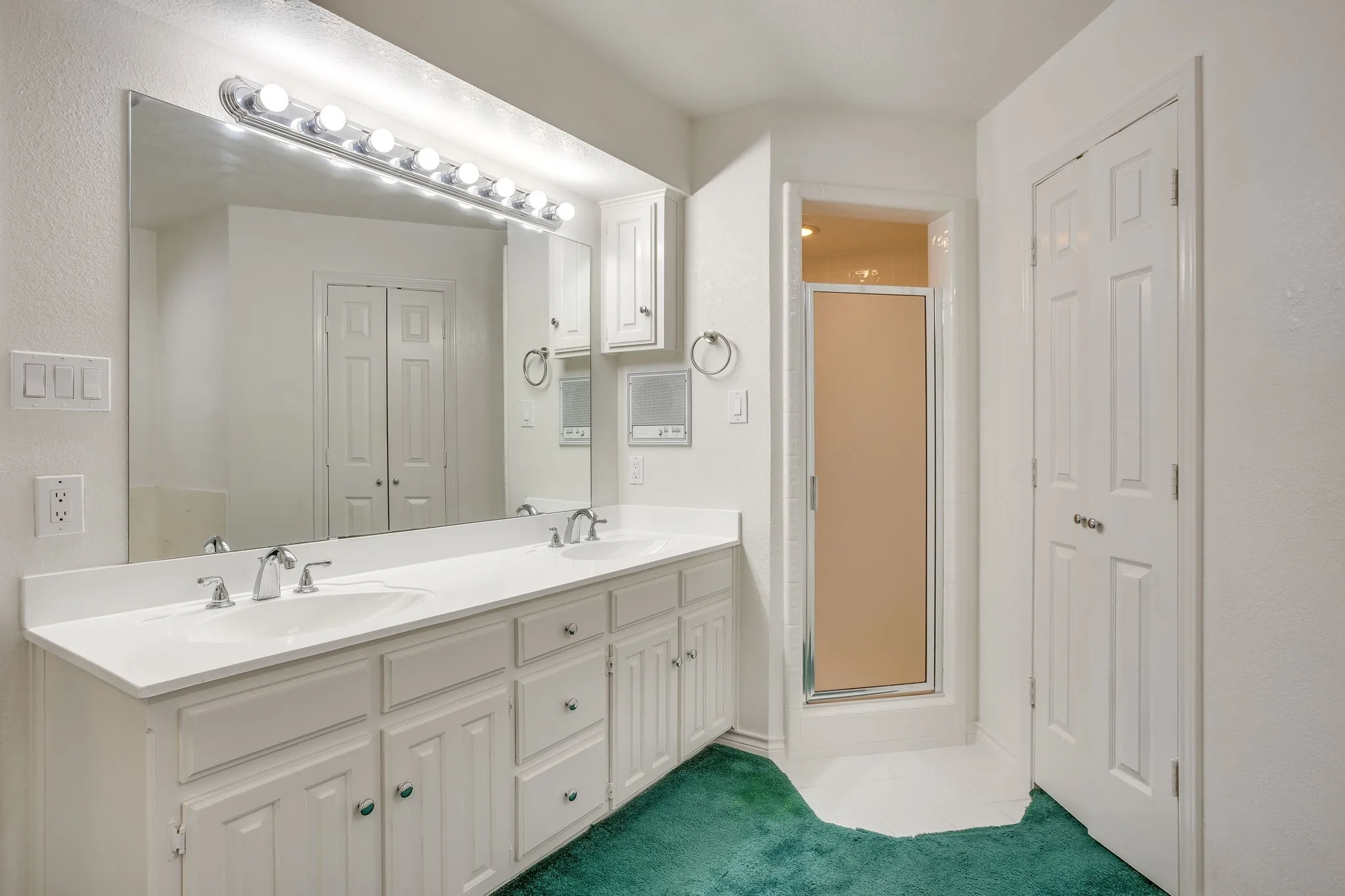 Single Family Residence For Sale in Dallas County , 2317 Willow Oak Drive, Irving, Texas 75060, 4 Bedroom, 4 Bathroom, 2 Garage spaces, 2,671 Sqft, built in 1984, mls#21243112, Real Estate Agent in Irving, Homes For Sale in Dallas county, Homes For Sale in Irving, Realtor in Irving Texas, Real Estate Brokerage Independent Realty Texas, Luminita Cordes Realtor