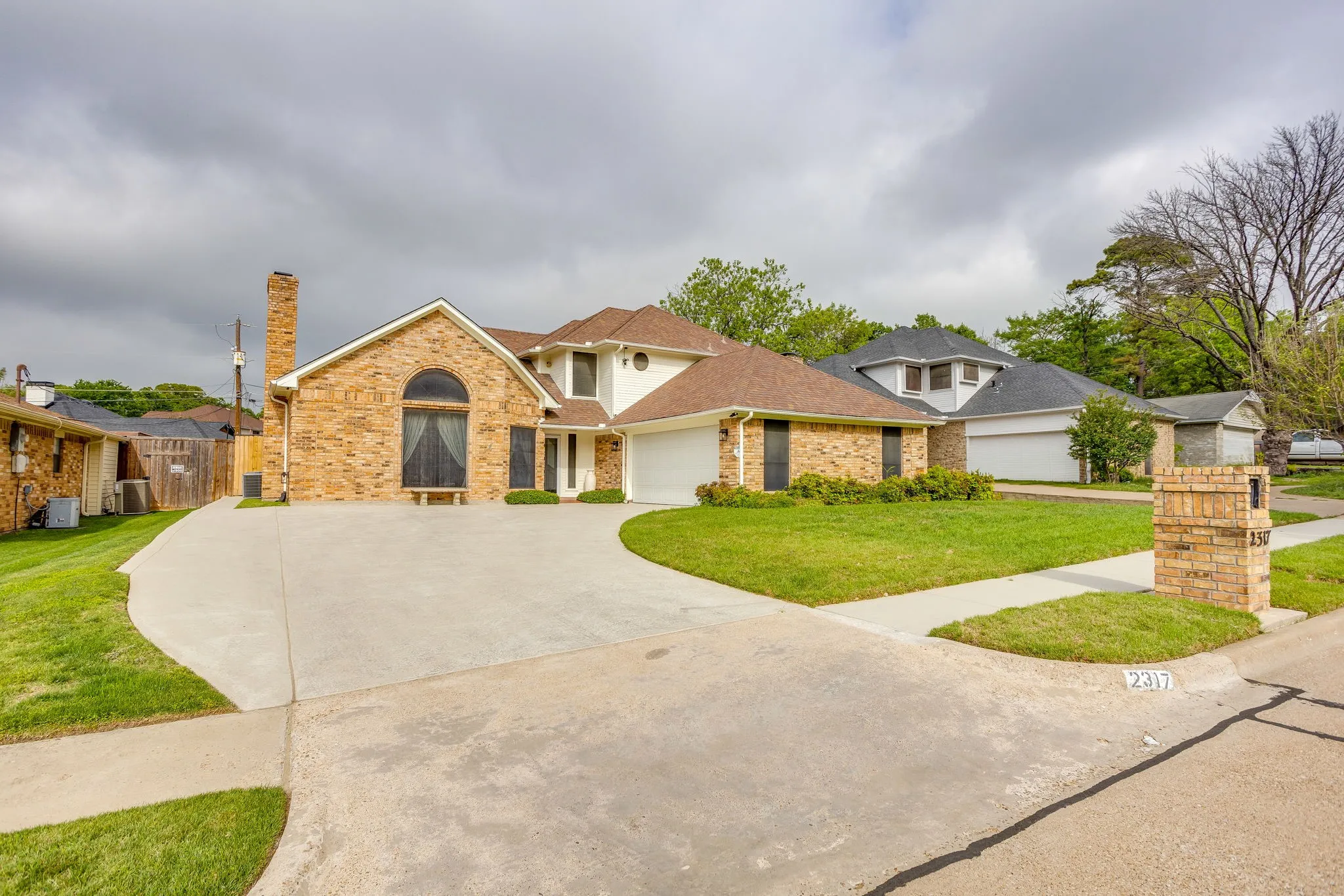 Single Family Residence For Sale in Dallas County , 2317 Willow Oak Drive, Irving, Texas 75060, 4 Bedroom, 4 Bathroom, 2 Garage spaces, 2,671 Sqft, built in 1984, mls#21243112, Real Estate Agent in Irving, Homes For Sale in Dallas county, Homes For Sale in Irving, Realtor in Irving Texas, Real Estate Brokerage Independent Realty Texas, Luminita Cordes Realtor