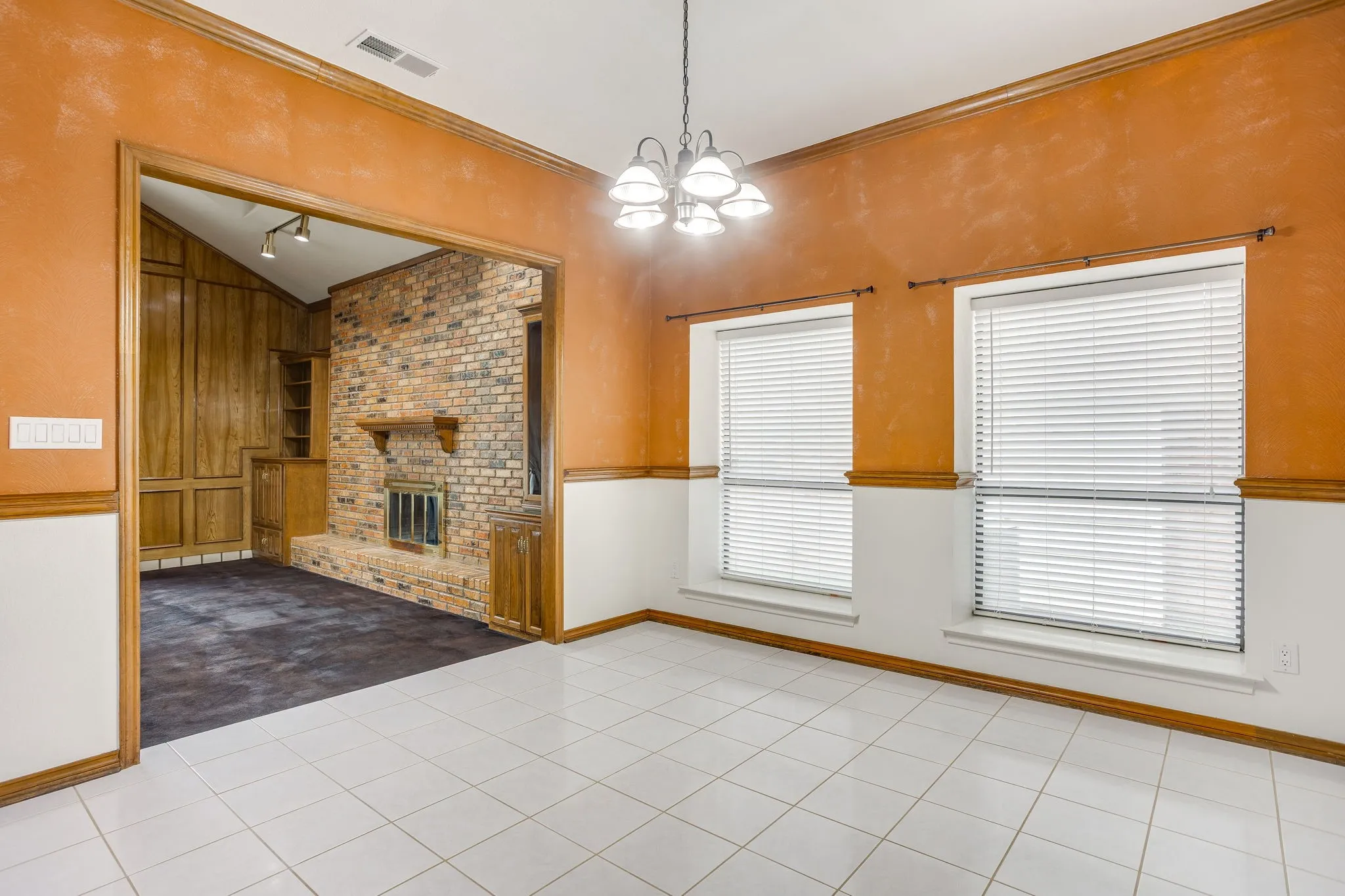 Single Family Residence For Sale in Dallas County , 2317 Willow Oak Drive, Irving, Texas 75060, 4 Bedroom, 4 Bathroom, 2 Garage spaces, 2,671 Sqft, built in 1984, mls#21243112, Real Estate Agent in Irving, Homes For Sale in Dallas county, Homes For Sale in Irving, Realtor in Irving Texas, Real Estate Brokerage Independent Realty Texas, Luminita Cordes Realtor
