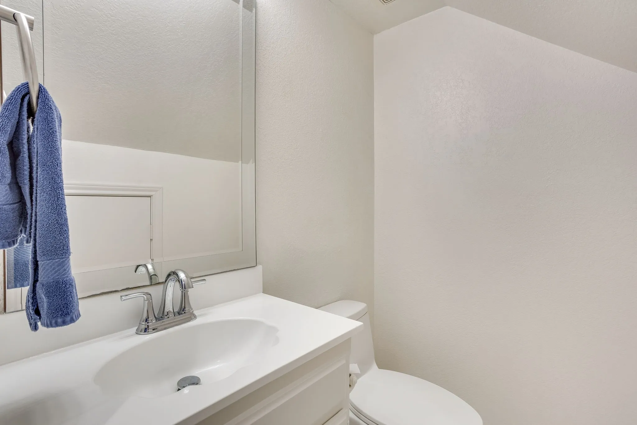 Single Family Residence For Sale in Dallas County , 2317 Willow Oak Drive, Irving, Texas 75060, 4 Bedroom, 4 Bathroom, 2 Garage spaces, 2,671 Sqft, built in 1984, mls#21243112, Real Estate Agent in Irving, Homes For Sale in Dallas county, Homes For Sale in Irving, Realtor in Irving Texas, Real Estate Brokerage Independent Realty Texas, Luminita Cordes Realtor