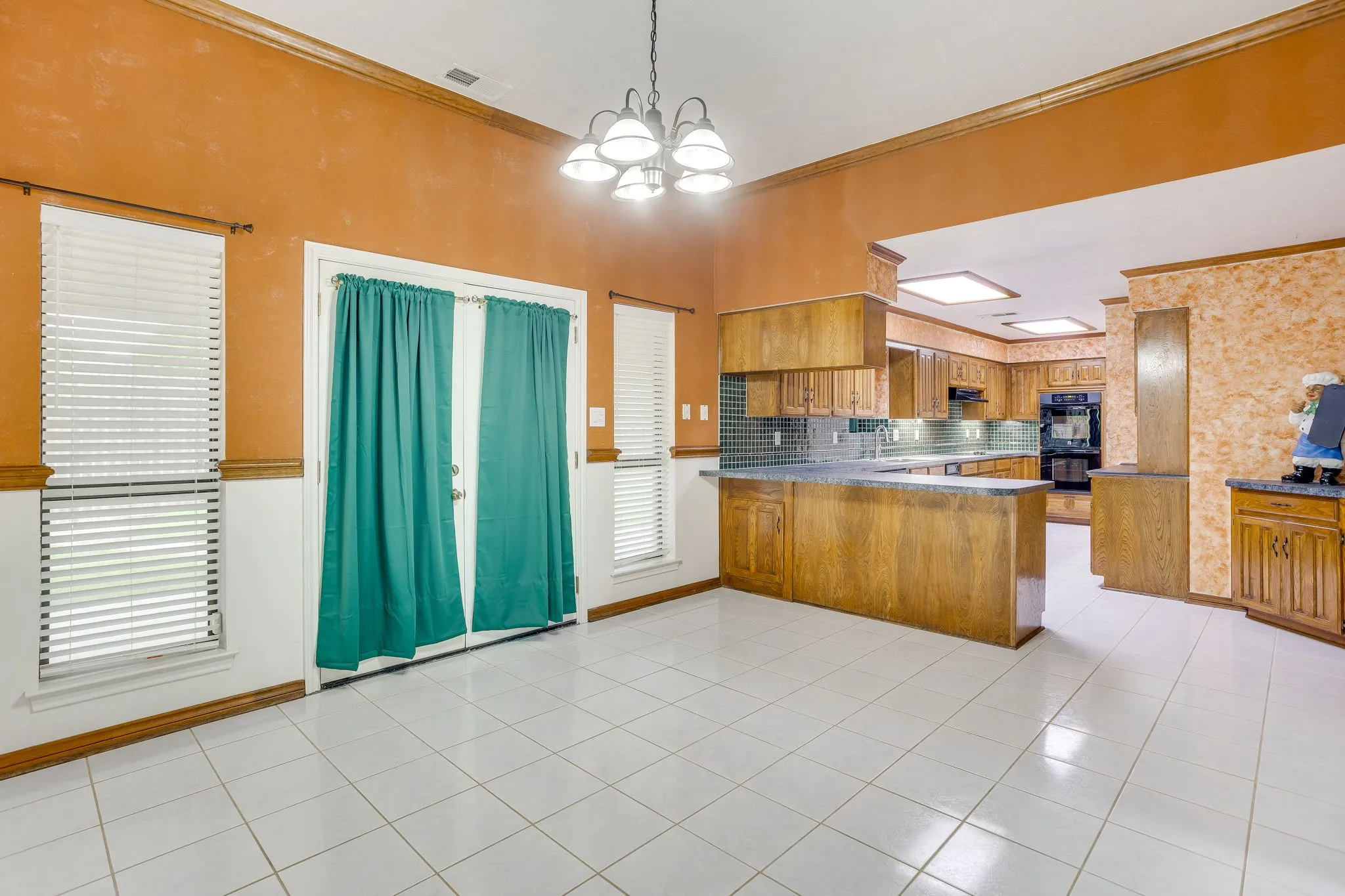 Single Family Residence For Sale in Dallas County , 2317 Willow Oak Drive, Irving, Texas 75060, 4 Bedroom, 4 Bathroom, 2 Garage spaces, 2,671 Sqft, built in 1984, mls#21243112, Real Estate Agent in Irving, Homes For Sale in Dallas county, Homes For Sale in Irving, Realtor in Irving Texas, Real Estate Brokerage Independent Realty Texas, Luminita Cordes Realtor