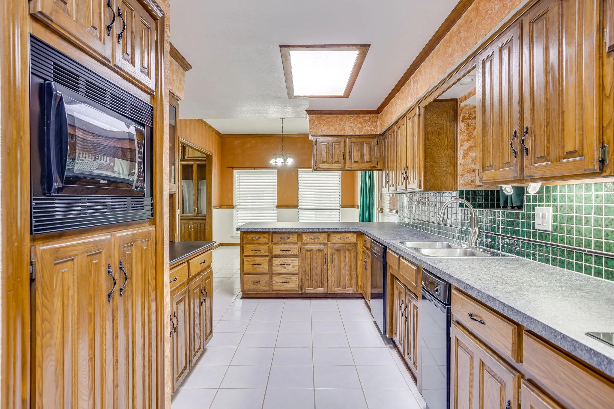 Single Family Residence For Sale in Dallas County , 2317 Willow Oak Drive, Irving, Texas 75060, 4 Bedroom, 4 Bathroom, 2 Garage spaces, 2,671 Sqft, built in 1984, mls#21243112, Real Estate Agent in Irving, Homes For Sale in Dallas county, Homes For Sale in Irving, Realtor in Irving Texas, Real Estate Brokerage Independent Realty Texas, Luminita Cordes Realtor
