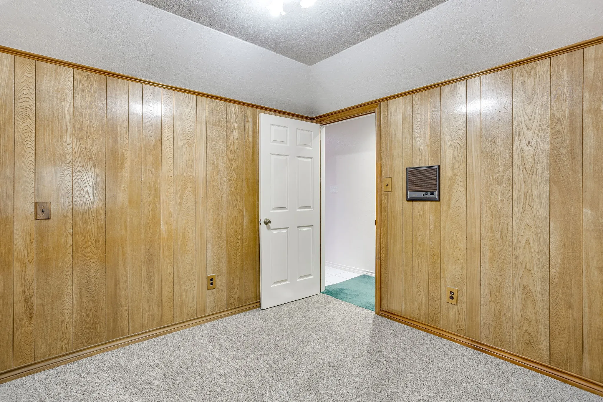 Single Family Residence For Sale in Dallas County , 2317 Willow Oak Drive, Irving, Texas 75060, 4 Bedroom, 4 Bathroom, 2 Garage spaces, 2,671 Sqft, built in 1984, mls#21243112, Real Estate Agent in Irving, Homes For Sale in Dallas county, Homes For Sale in Irving, Realtor in Irving Texas, Real Estate Brokerage Independent Realty Texas, Luminita Cordes Realtor