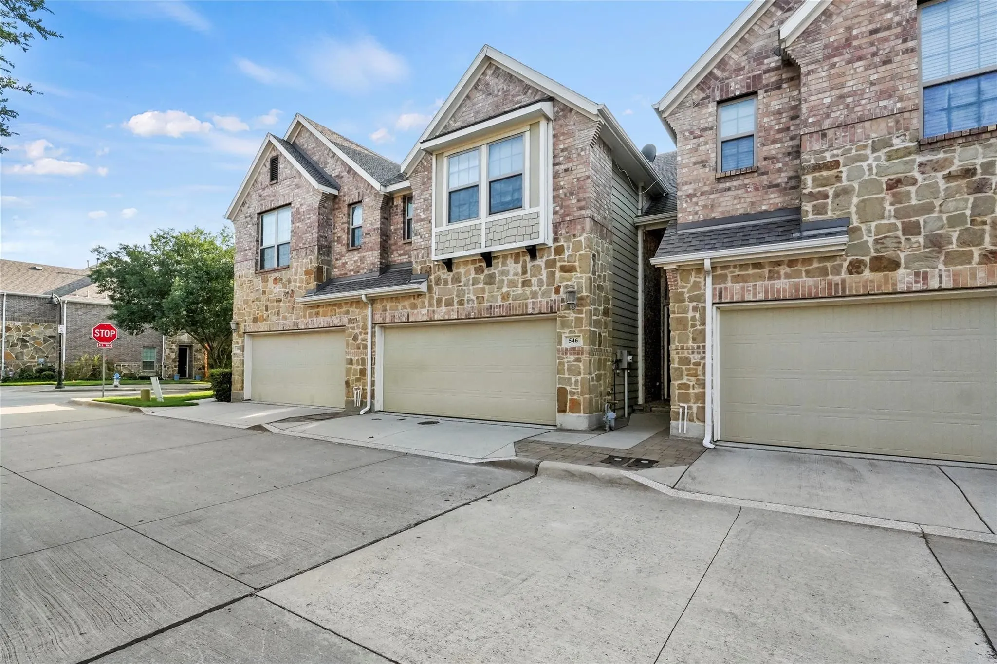 Townhouse For Sale in Dallas County , 546 Alexandra Avenue, Richardson, Texas 75081, 3 Bedrooms, 3 Bathrooms, 2 Garage spaces, 1,665 Sqft, built in 2014, Preowned, Price $395,000, mls#21242601, Real Estate Agent in Richardson, Homes For Sale in Dallas county, Homes For Sale in Richardson, Realtor in Richardson Texas, Real Estate Brokerage Independent Realty Texas, Luminita Cordes Realtor