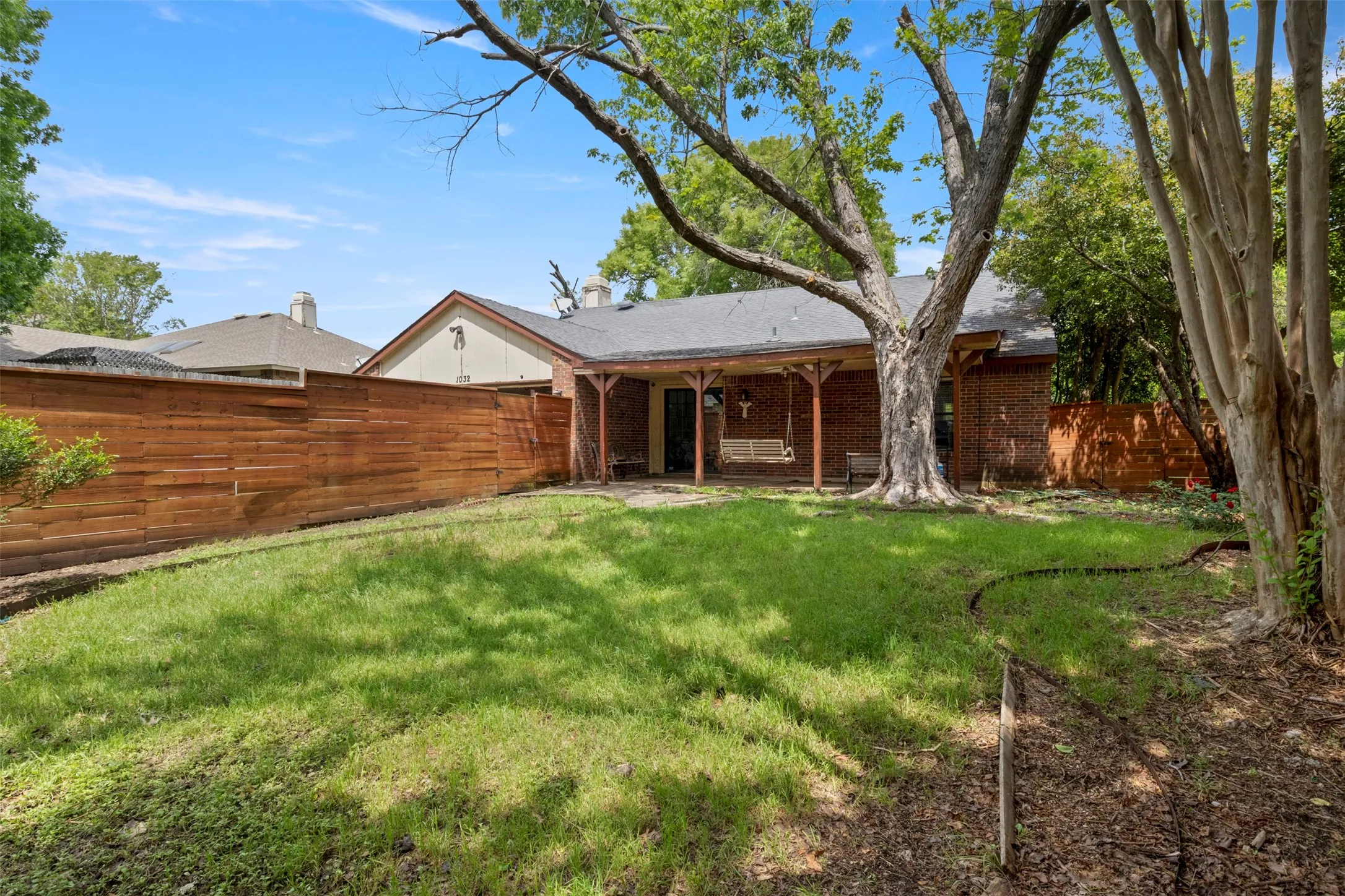 Single Family Residence For Sale in Dallas County , 1032 Twin Falls Drive, De Soto, Texas 75115, 3 Bedroom, 2 Bathroom, 2 Garage spaces, 1,510 Sqft, built in 1985, mls#21243851, Real Estate Agent in De Soto, Homes For Sale in Dallas county, Homes For Sale in De Soto, Realtor in De Soto Texas, Real Estate Brokerage Independent Realty Texas, Luminita Cordes Realtor