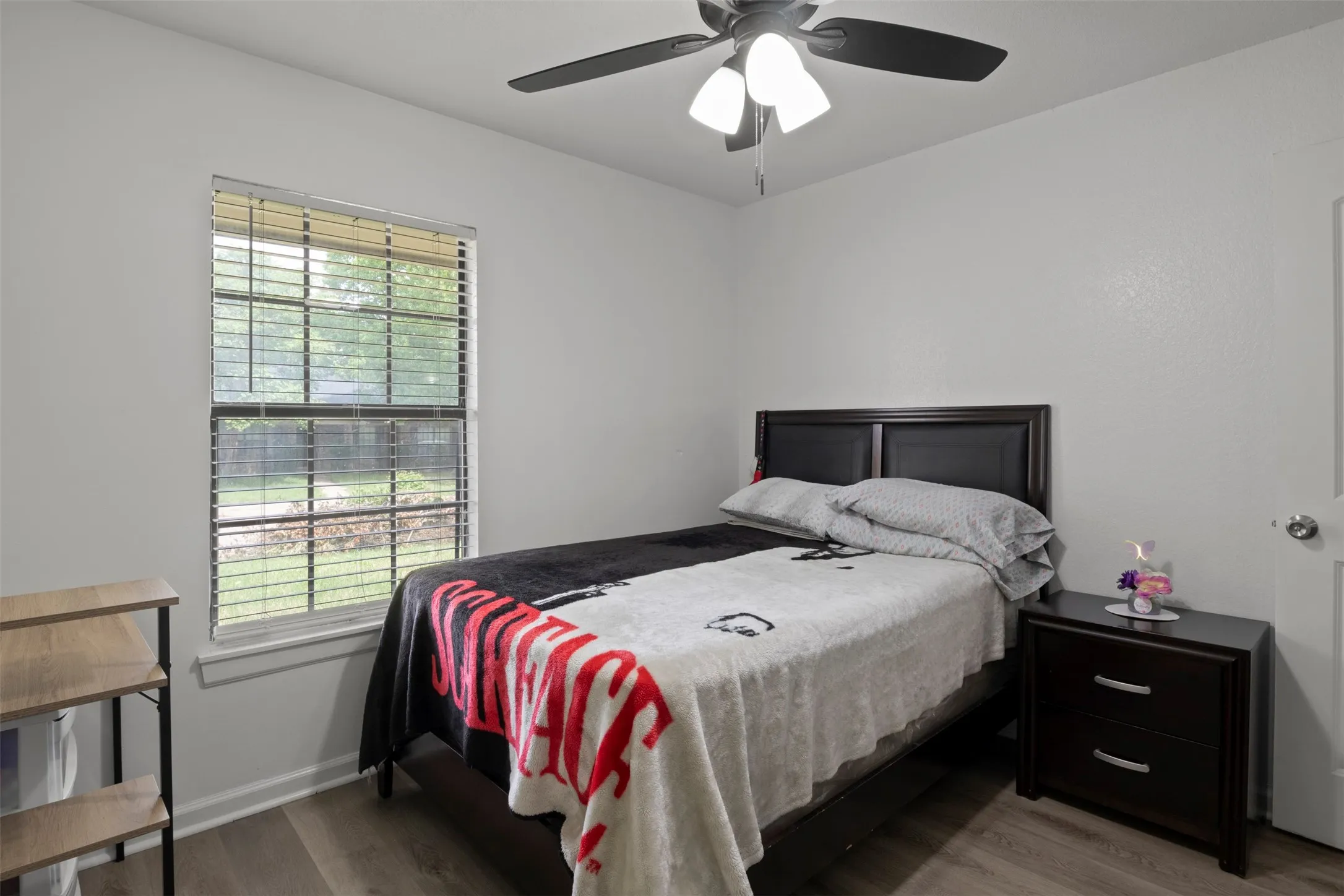 Single Family Residence For Sale in Dallas County , 1032 Twin Falls Drive, De Soto, Texas 75115, 3 Bedroom, 2 Bathroom, 2 Garage spaces, 1,510 Sqft, built in 1985, mls#21243851, Real Estate Agent in De Soto, Homes For Sale in Dallas county, Homes For Sale in De Soto, Realtor in De Soto Texas, Real Estate Brokerage Independent Realty Texas, Luminita Cordes Realtor