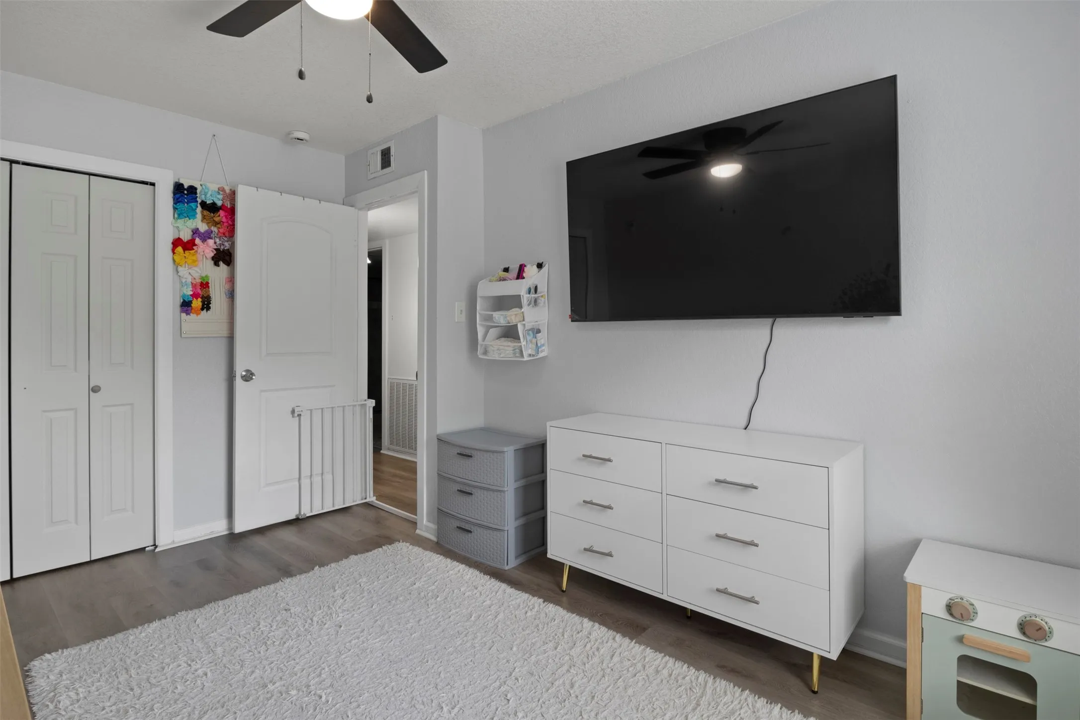 Single Family Residence For Sale in Dallas County , 1032 Twin Falls Drive, De Soto, Texas 75115, 3 Bedroom, 2 Bathroom, 2 Garage spaces, 1,510 Sqft, built in 1985, mls#21243851, Real Estate Agent in De Soto, Homes For Sale in Dallas county, Homes For Sale in De Soto, Realtor in De Soto Texas, Real Estate Brokerage Independent Realty Texas, Luminita Cordes Realtor
