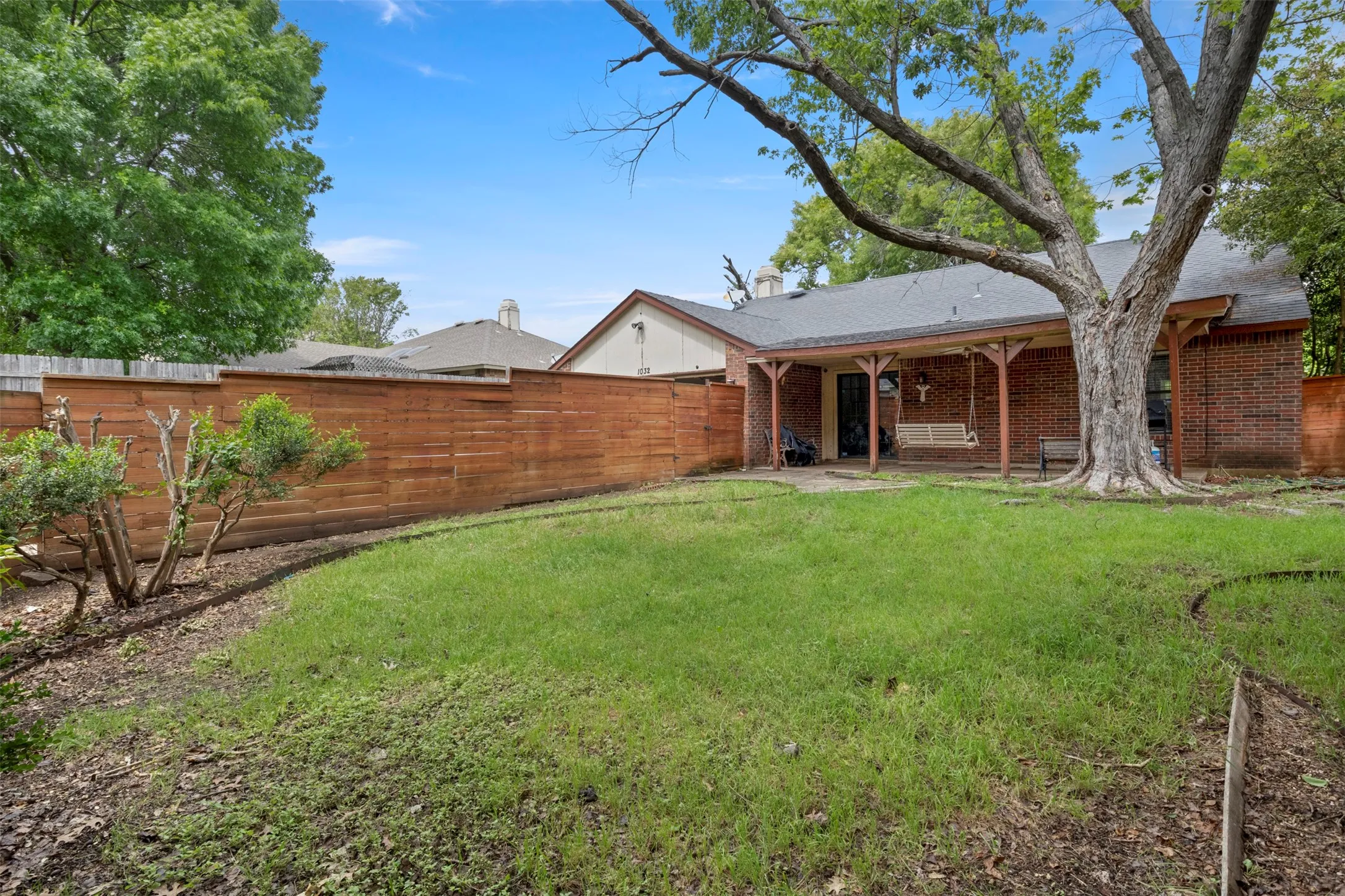 Single Family Residence For Sale in Dallas County , 1032 Twin Falls Drive, De Soto, Texas 75115, 3 Bedroom, 2 Bathroom, 2 Garage spaces, 1,510 Sqft, built in 1985, mls#21243851, Real Estate Agent in De Soto, Homes For Sale in Dallas county, Homes For Sale in De Soto, Realtor in De Soto Texas, Real Estate Brokerage Independent Realty Texas, Luminita Cordes Realtor