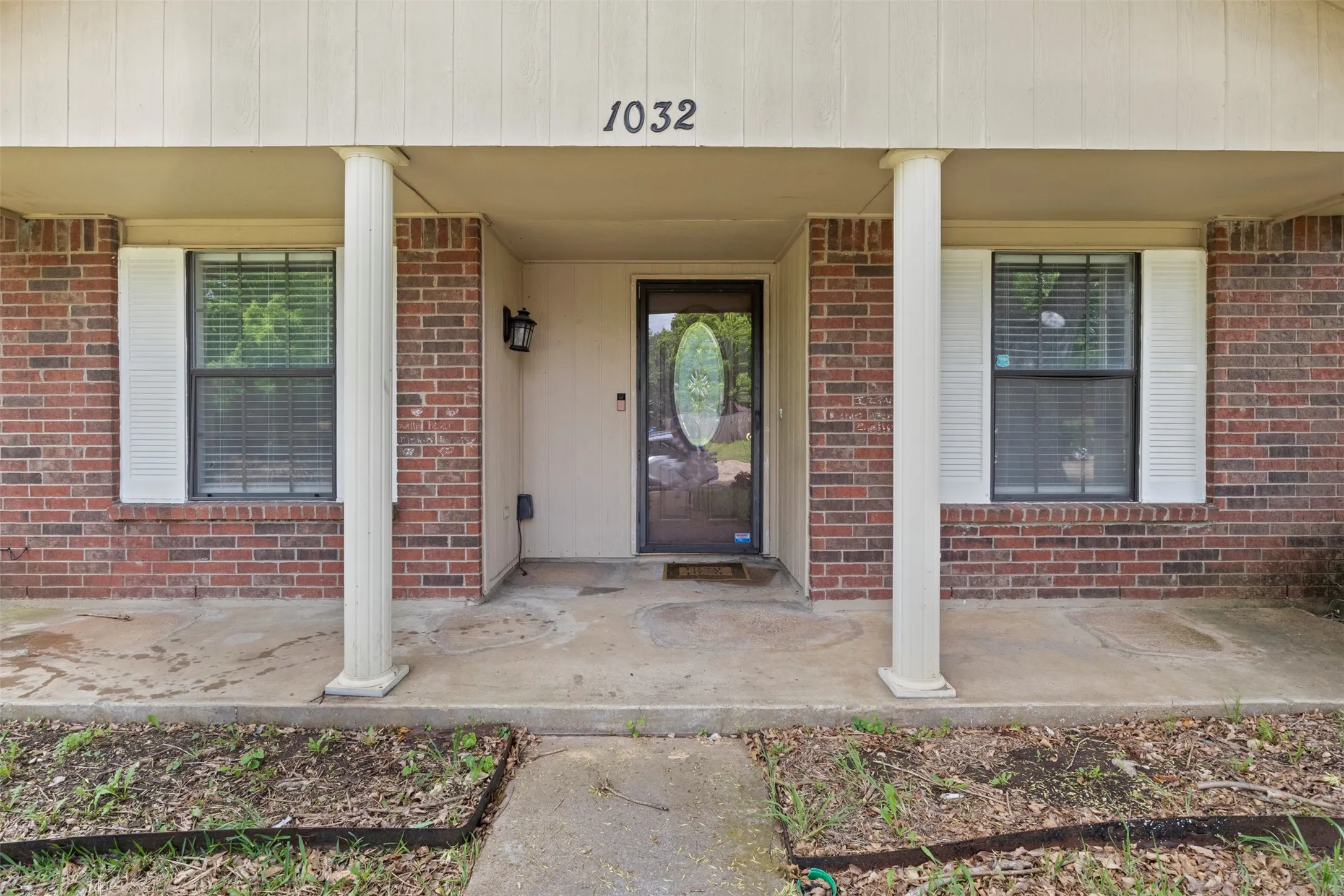 Single Family Residence For Sale in Dallas County , 1032 Twin Falls Drive, De Soto, Texas 75115, 3 Bedroom, 2 Bathroom, 2 Garage spaces, 1,510 Sqft, built in 1985, mls#21243851, Real Estate Agent in De Soto, Homes For Sale in Dallas county, Homes For Sale in De Soto, Realtor in De Soto Texas, Real Estate Brokerage Independent Realty Texas, Luminita Cordes Realtor
