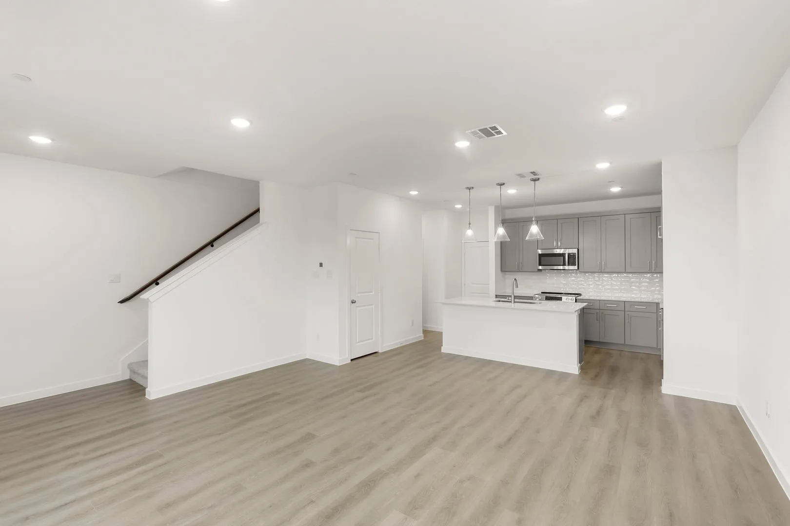 2306 Glacier-Living Room-2