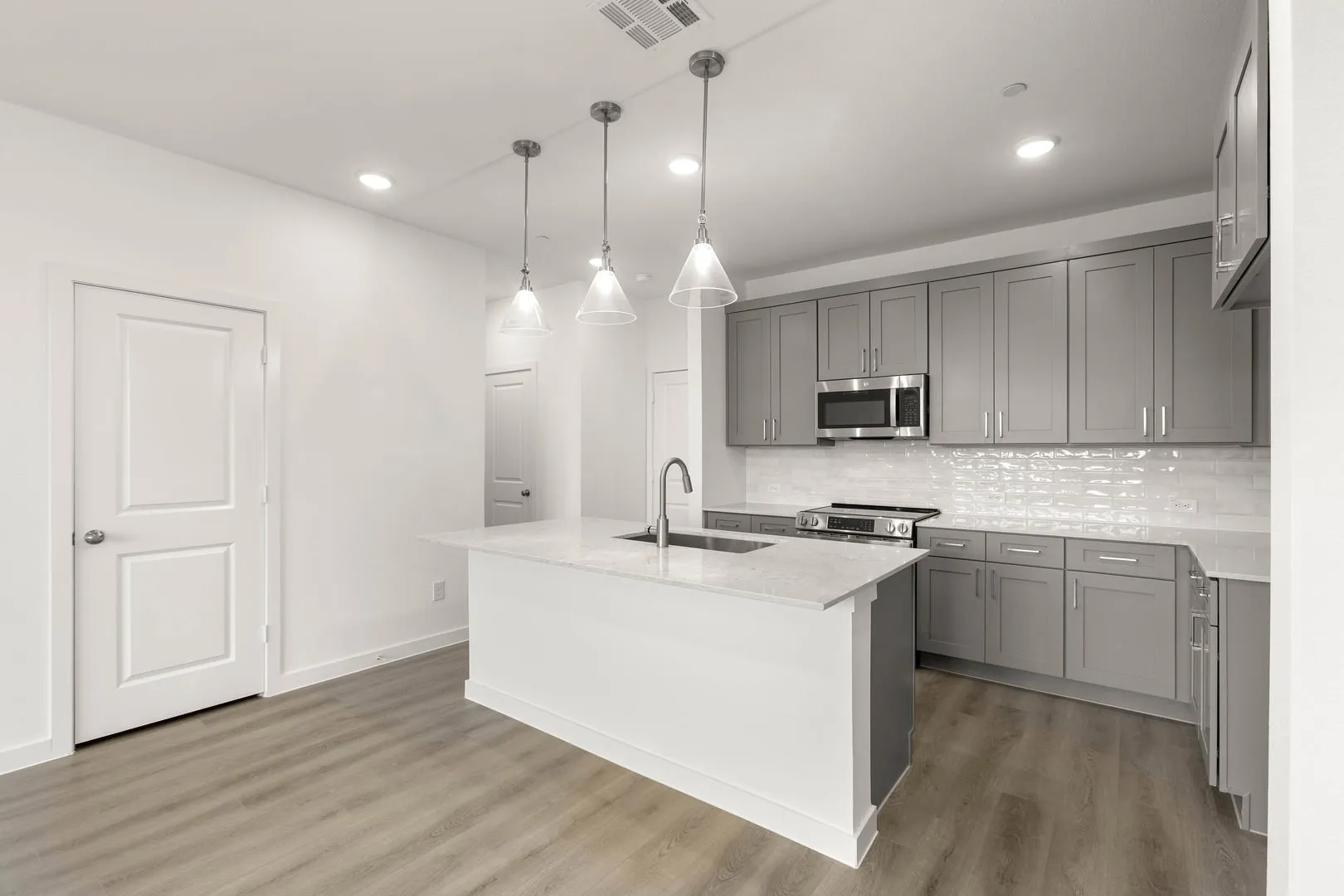 2306 Glacier-Kitchen-2