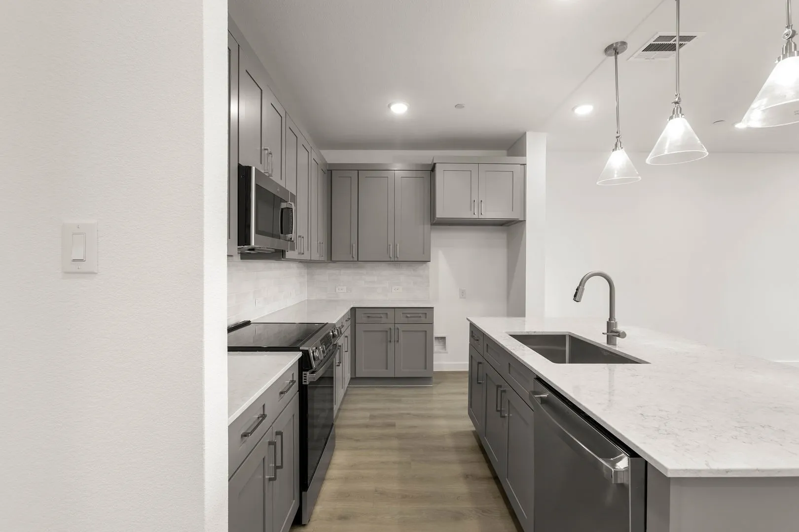 2306 Glacier-Kitchen-3