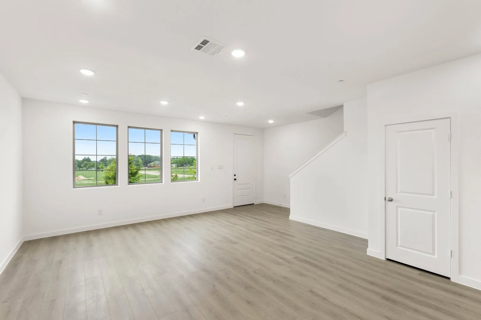 2306 Glacier-Dining-2