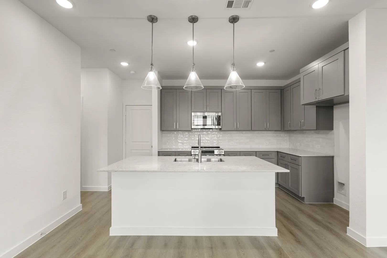 2306 Glacier-Kitchen-1