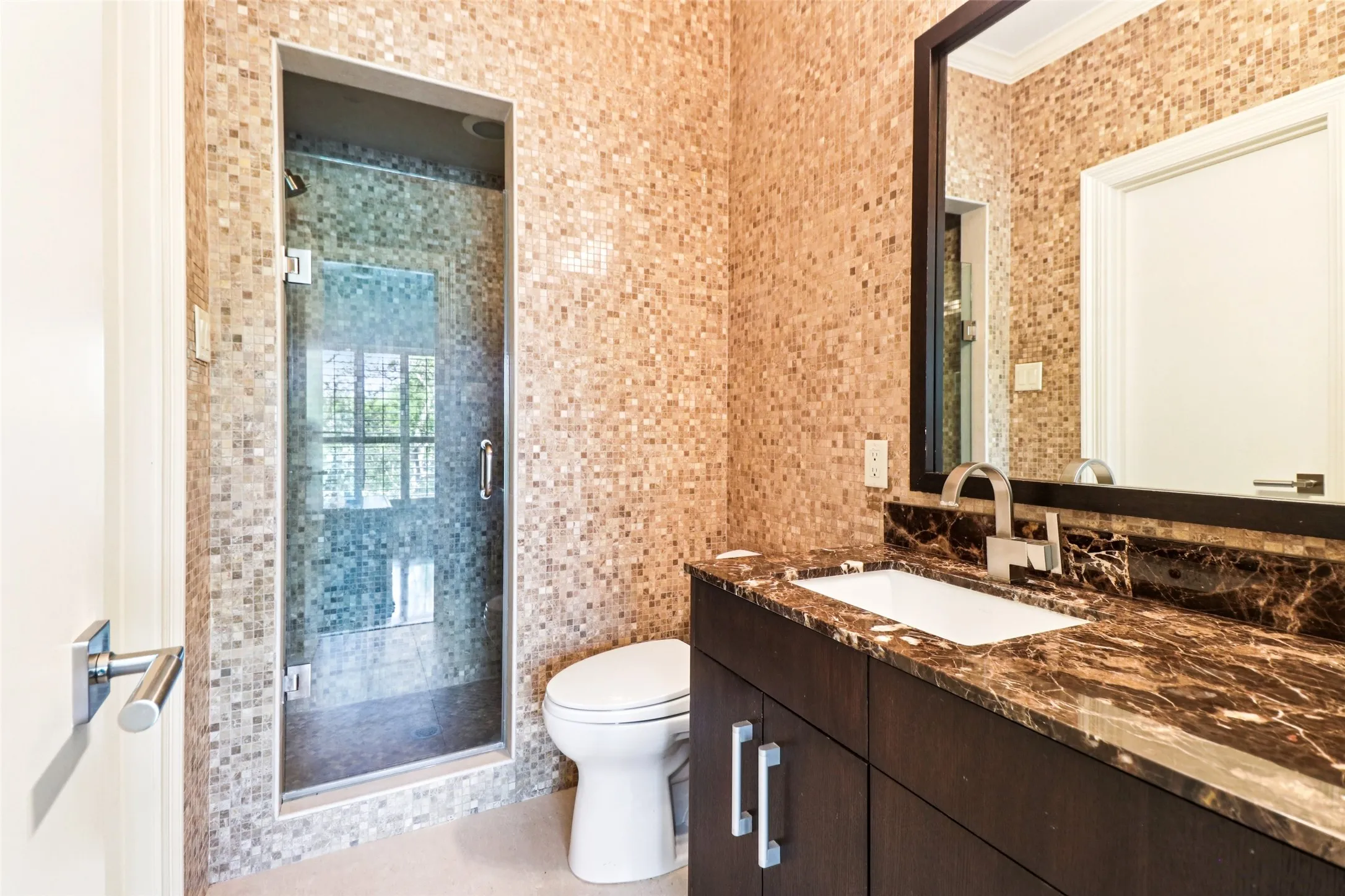 Single Family Residence For Sale in Collin County , 17704 Cedar Creek Canyon Drive, Dallas, Texas 75252, 5 Bedroom, 6 Bathroom, 3 Garage spaces, 5,530 Sqft, built in 1988, Preowned, mls#21243918, Real Estate Agent in Dallas, Homes For Sale in Collin county, Homes For Sale in Dallas, Realtor in Dallas Texas, Real Estate Brokerage Independent Realty Texas, Luminita Cordes Realtor