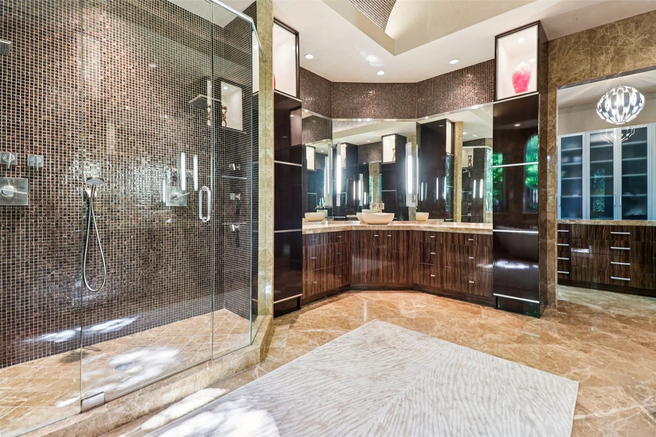 Single Family Residence For Sale in Collin County , 17704 Cedar Creek Canyon Drive, Dallas, Texas 75252, 5 Bedroom, 6 Bathroom, 3 Garage spaces, 5,530 Sqft, built in 1988, Preowned, mls#21243918, Real Estate Agent in Dallas, Homes For Sale in Collin county, Homes For Sale in Dallas, Realtor in Dallas Texas, Real Estate Brokerage Independent Realty Texas, Luminita Cordes Realtor