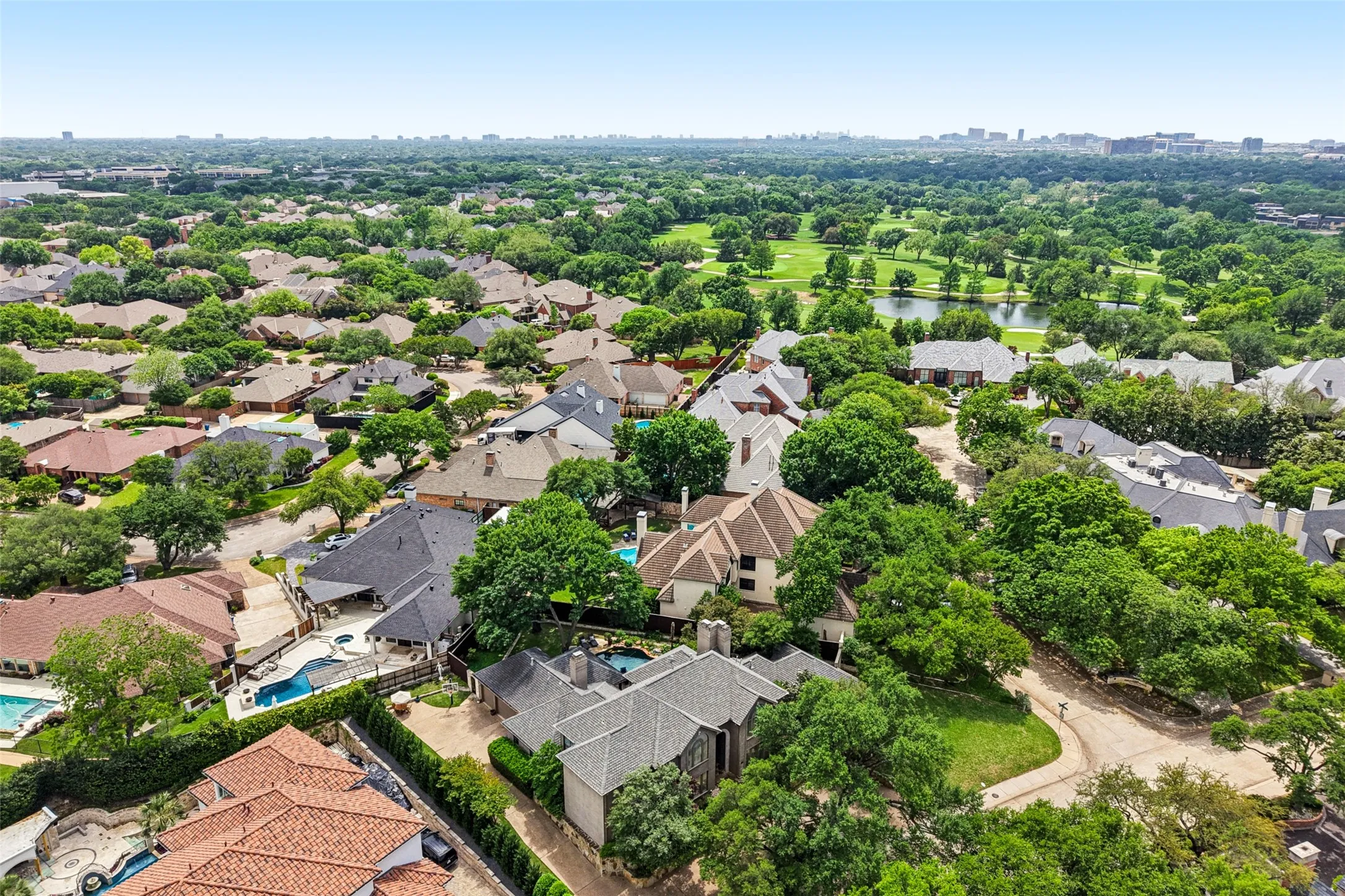Single Family Residence For Sale in Collin County , 17704 Cedar Creek Canyon Drive, Dallas, Texas 75252, 5 Bedroom, 6 Bathroom, 3 Garage spaces, 5,530 Sqft, built in 1988, Preowned, mls#21243918, Real Estate Agent in Dallas, Homes For Sale in Collin county, Homes For Sale in Dallas, Realtor in Dallas Texas, Real Estate Brokerage Independent Realty Texas, Luminita Cordes Realtor