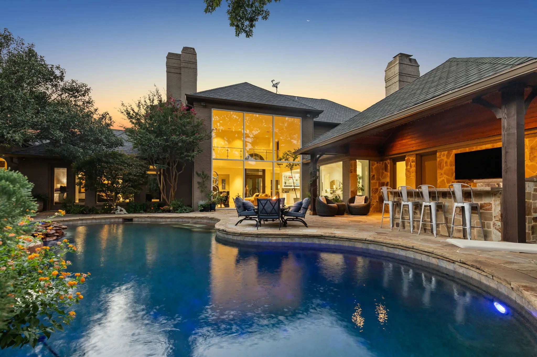 Single Family Residence For Sale in Collin County , 17704 Cedar Creek Canyon Drive, Dallas, Texas 75252, 5 Bedroom, 6 Bathroom, 3 Garage spaces, 5,530 Sqft, built in 1988, Preowned, mls#21243918, Real Estate Agent in Dallas, Homes For Sale in Collin county, Homes For Sale in Dallas, Realtor in Dallas Texas, Real Estate Brokerage Independent Realty Texas, Luminita Cordes Realtor