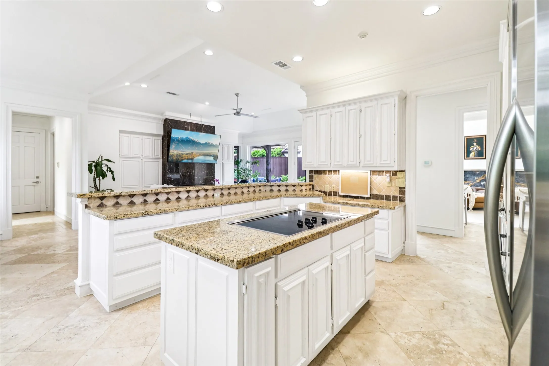 Single Family Residence For Sale in Collin County , 17704 Cedar Creek Canyon Drive, Dallas, Texas 75252, 5 Bedroom, 6 Bathroom, 3 Garage spaces, 5,530 Sqft, built in 1988, Preowned, mls#21243918, Real Estate Agent in Dallas, Homes For Sale in Collin county, Homes For Sale in Dallas, Realtor in Dallas Texas, Real Estate Brokerage Independent Realty Texas, Luminita Cordes Realtor