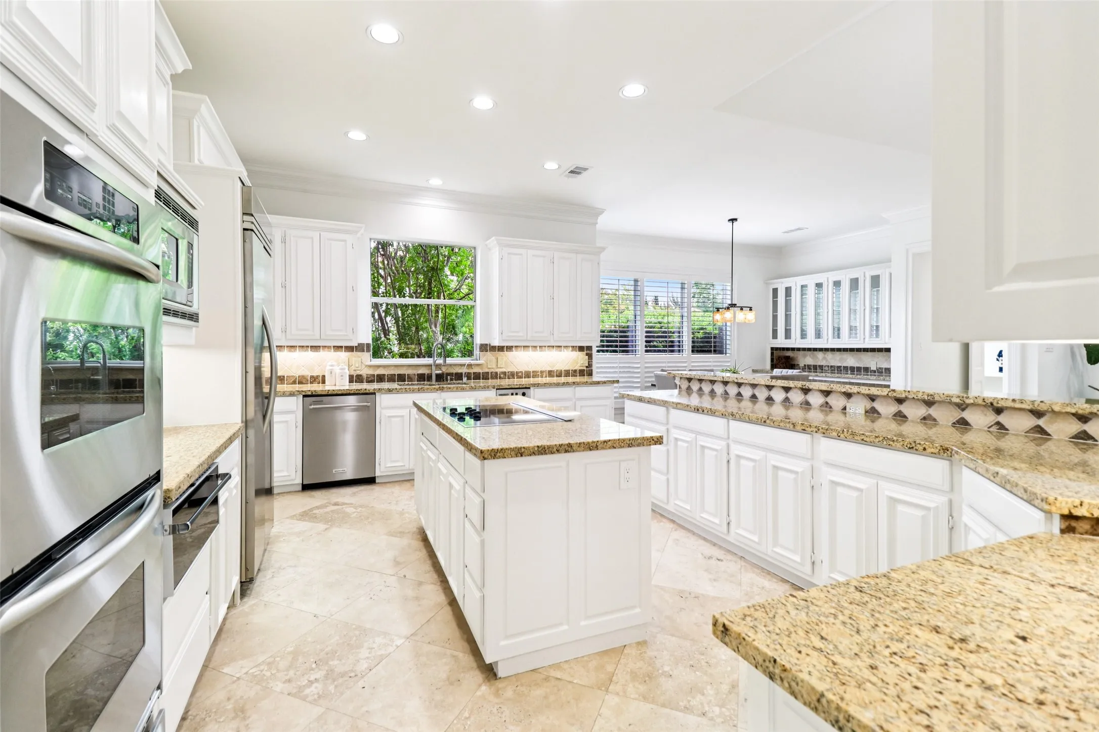 Single Family Residence For Sale in Collin County , 17704 Cedar Creek Canyon Drive, Dallas, Texas 75252, 5 Bedroom, 6 Bathroom, 3 Garage spaces, 5,530 Sqft, built in 1988, Preowned, mls#21243918, Real Estate Agent in Dallas, Homes For Sale in Collin county, Homes For Sale in Dallas, Realtor in Dallas Texas, Real Estate Brokerage Independent Realty Texas, Luminita Cordes Realtor