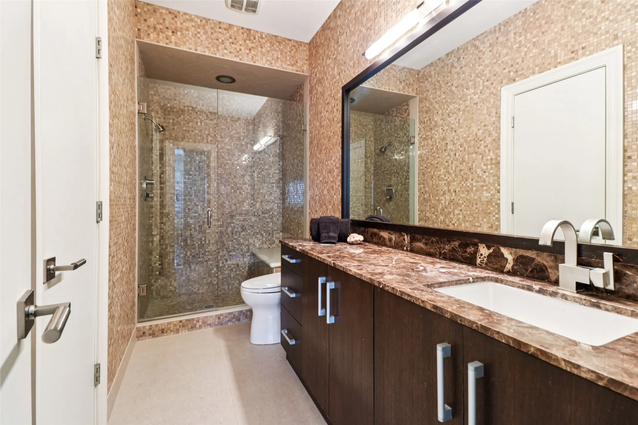 Single Family Residence For Sale in Collin County , 17704 Cedar Creek Canyon Drive, Dallas, Texas 75252, 5 Bedroom, 6 Bathroom, 3 Garage spaces, 5,530 Sqft, built in 1988, Preowned, mls#21243918, Real Estate Agent in Dallas, Homes For Sale in Collin county, Homes For Sale in Dallas, Realtor in Dallas Texas, Real Estate Brokerage Independent Realty Texas, Luminita Cordes Realtor