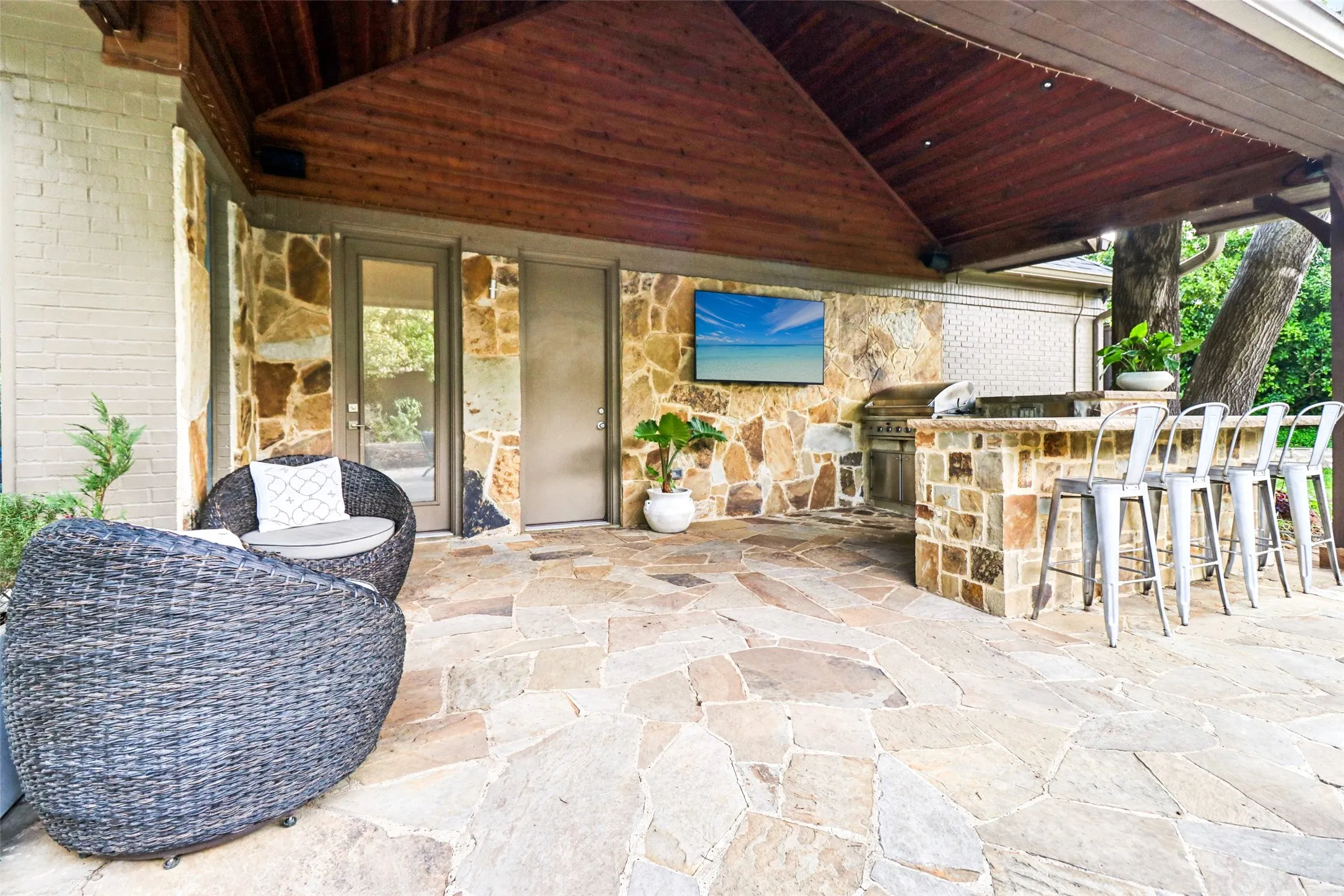 Single Family Residence For Sale in Collin County , 17704 Cedar Creek Canyon Drive, Dallas, Texas 75252, 5 Bedroom, 6 Bathroom, 3 Garage spaces, 5,530 Sqft, built in 1988, Preowned, mls#21243918, Real Estate Agent in Dallas, Homes For Sale in Collin county, Homes For Sale in Dallas, Realtor in Dallas Texas, Real Estate Brokerage Independent Realty Texas, Luminita Cordes Realtor