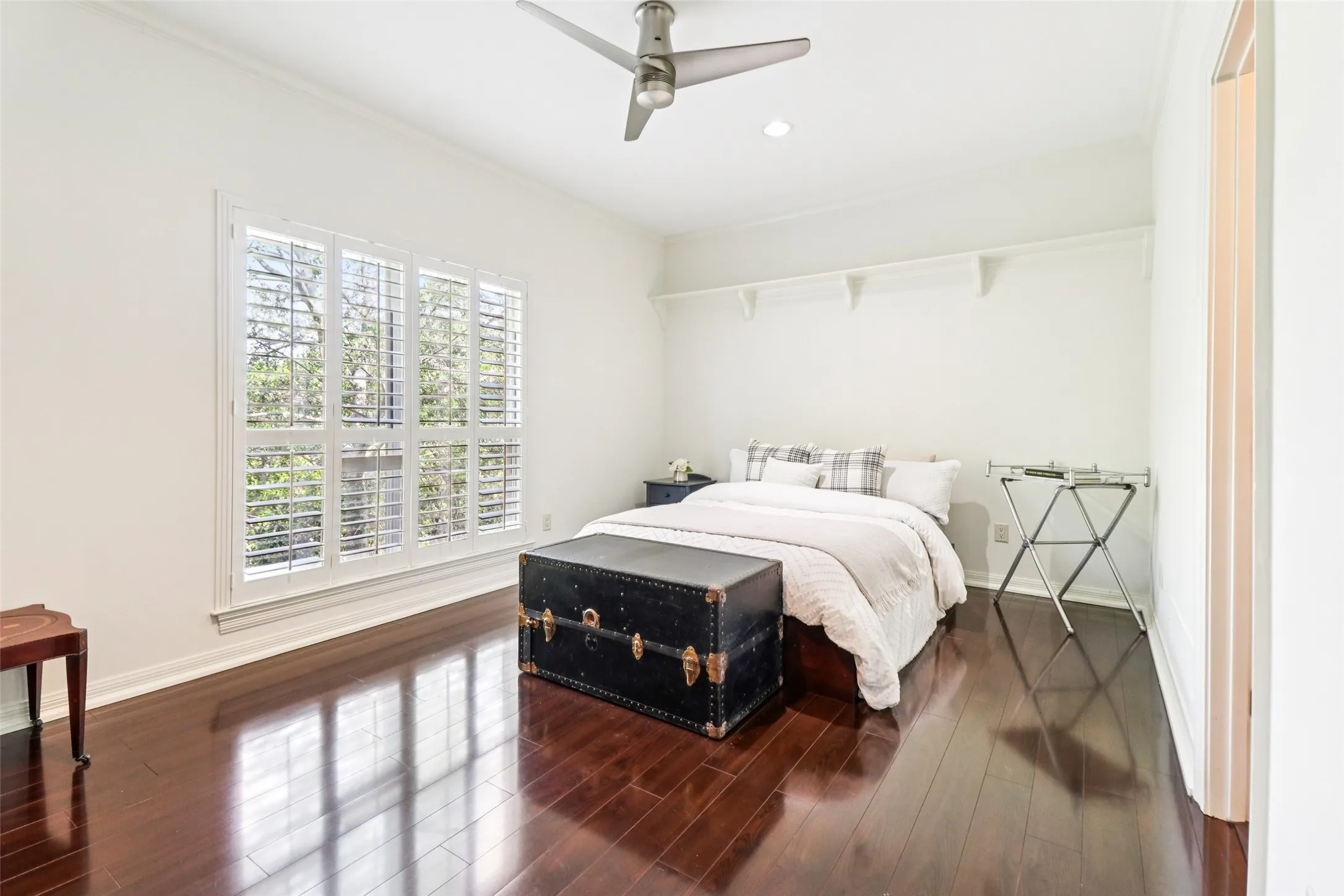 Single Family Residence For Sale in Collin County , 17704 Cedar Creek Canyon Drive, Dallas, Texas 75252, 5 Bedroom, 6 Bathroom, 3 Garage spaces, 5,530 Sqft, built in 1988, Preowned, mls#21243918, Real Estate Agent in Dallas, Homes For Sale in Collin county, Homes For Sale in Dallas, Realtor in Dallas Texas, Real Estate Brokerage Independent Realty Texas, Luminita Cordes Realtor